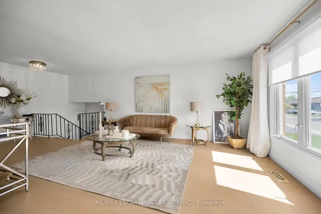 Additional property image - 567 QUEEN VICTORIA Dr