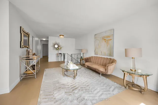 Additional property image - 567 QUEEN VICTORIA Dr