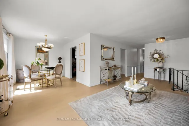 Additional property image - 567 QUEEN VICTORIA Dr