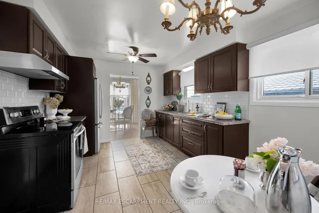 Additional property image - 567 QUEEN VICTORIA Dr