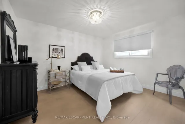 Additional property image - 567 QUEEN VICTORIA Dr