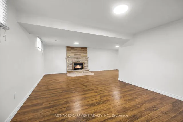 Additional property image - 567 QUEEN VICTORIA Dr