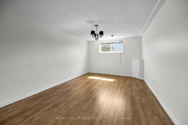 Additional property image - 567 QUEEN VICTORIA Dr