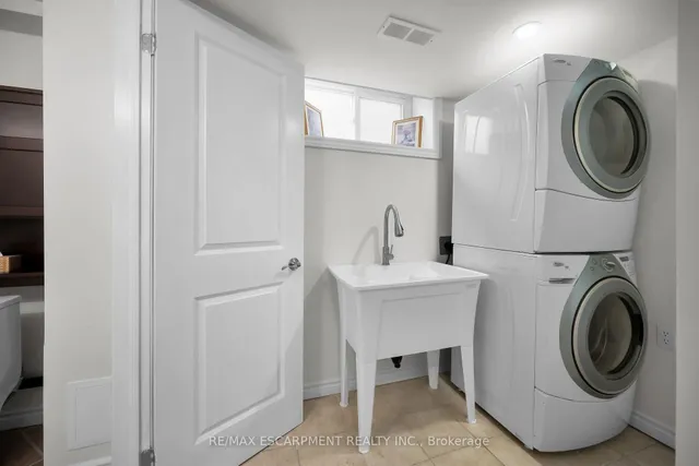 Additional property image - 567 QUEEN VICTORIA Dr