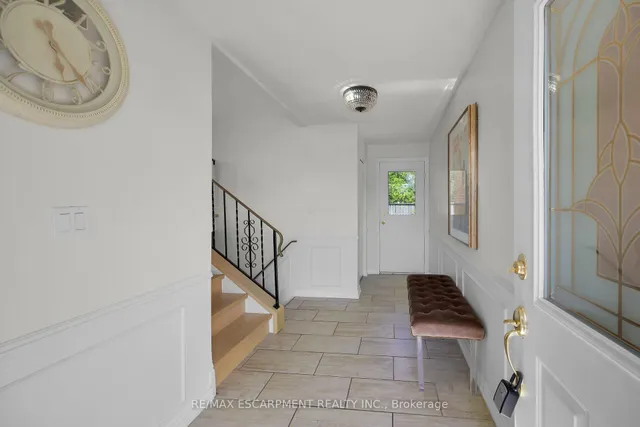 Additional property image - 567 QUEEN VICTORIA Dr