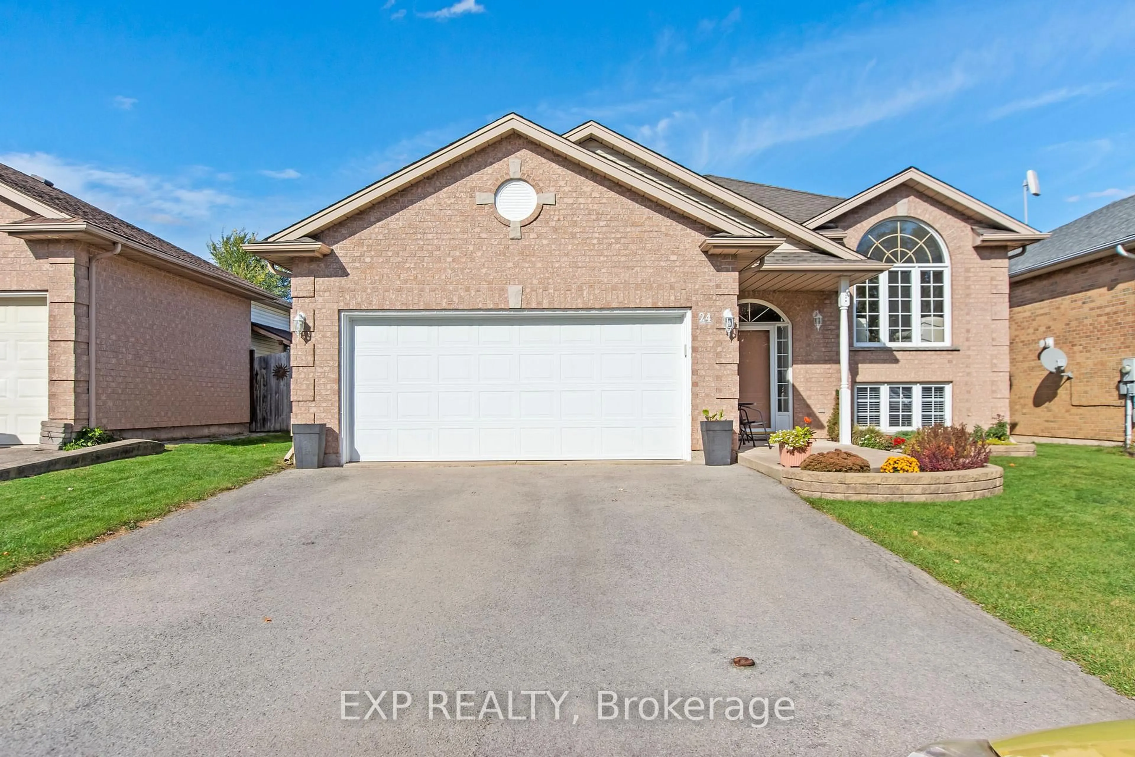 Home with brick exterior material, street for 24 Quaker Rd, Welland Ontario L3C 7K7