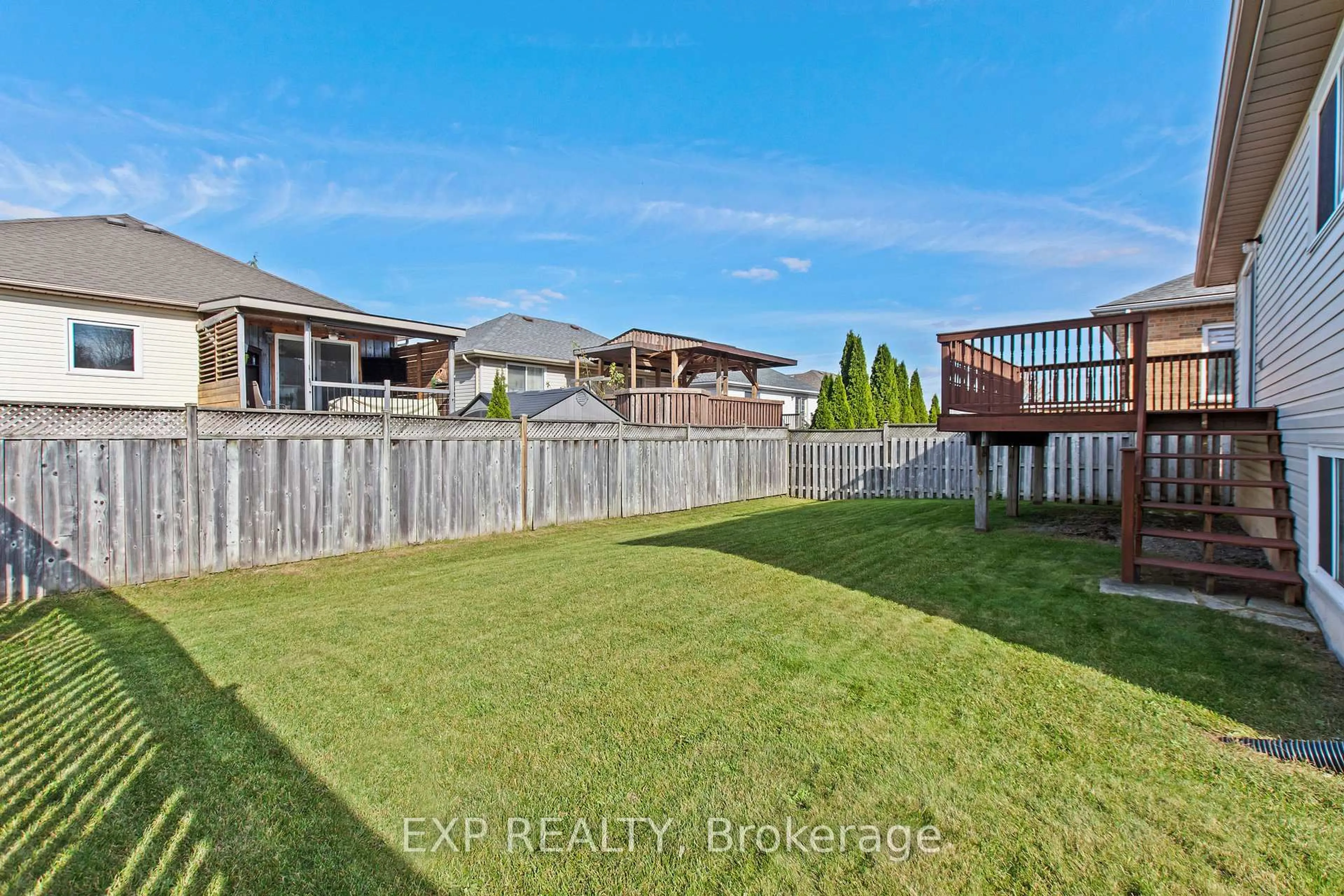 A pic from outside/outdoor area/front of a property/back of a property/a pic from drone, water/lake/river/ocean view for 24 Quaker Rd, Welland Ontario L3C 7K7
