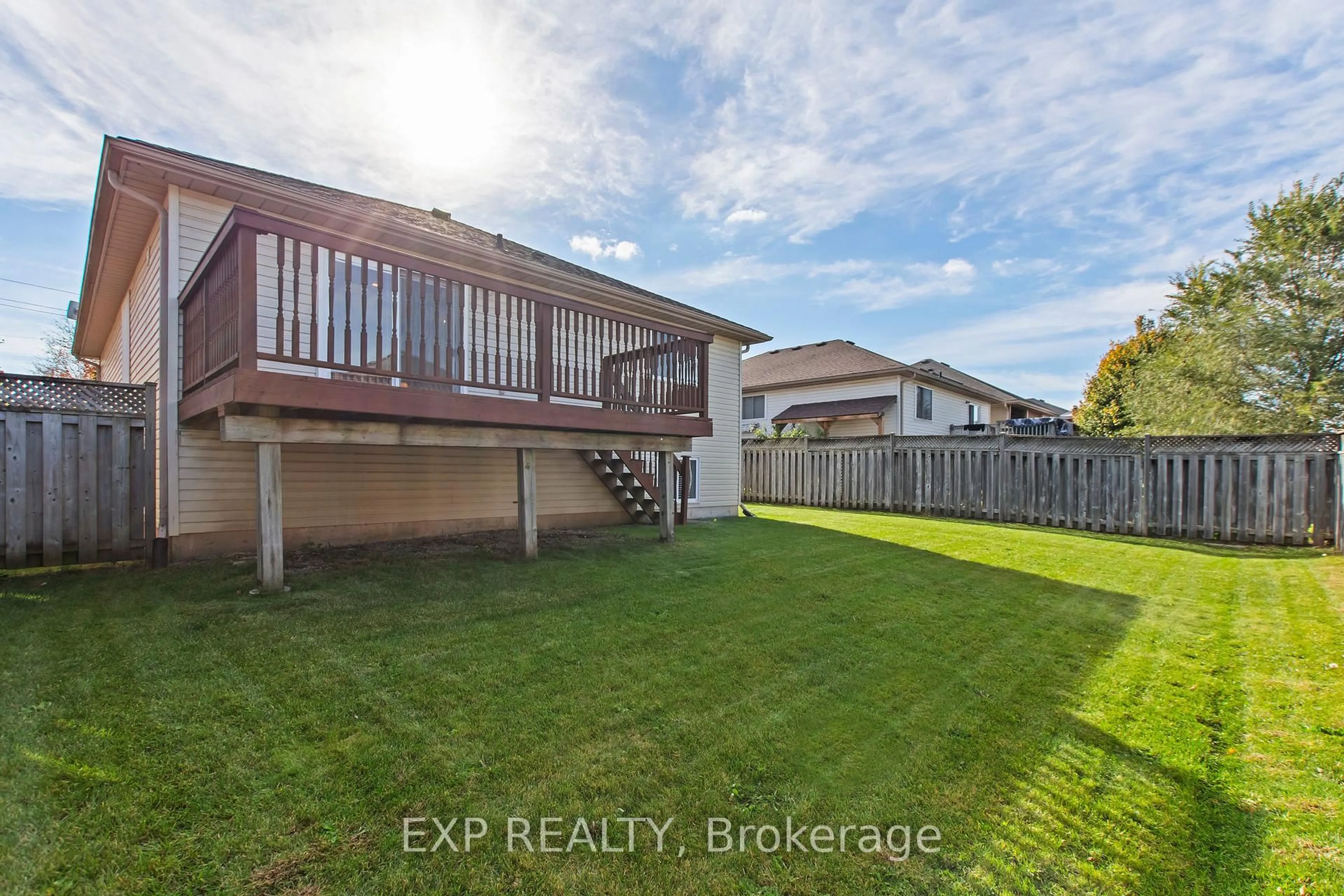 A pic from outside/outdoor area/front of a property/back of a property/a pic from drone, water/lake/river/ocean view for 24 Quaker Rd, Welland Ontario L3C 7K7
