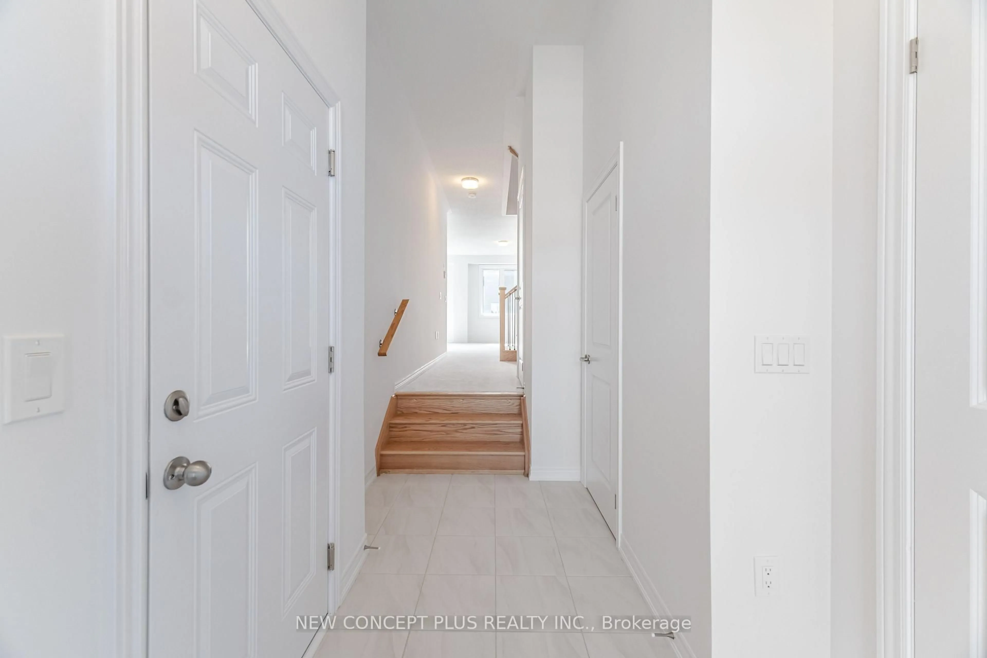 Indoor entryway for 16 Gauley Dr, Centre Wellington Ontario N1M 0K4