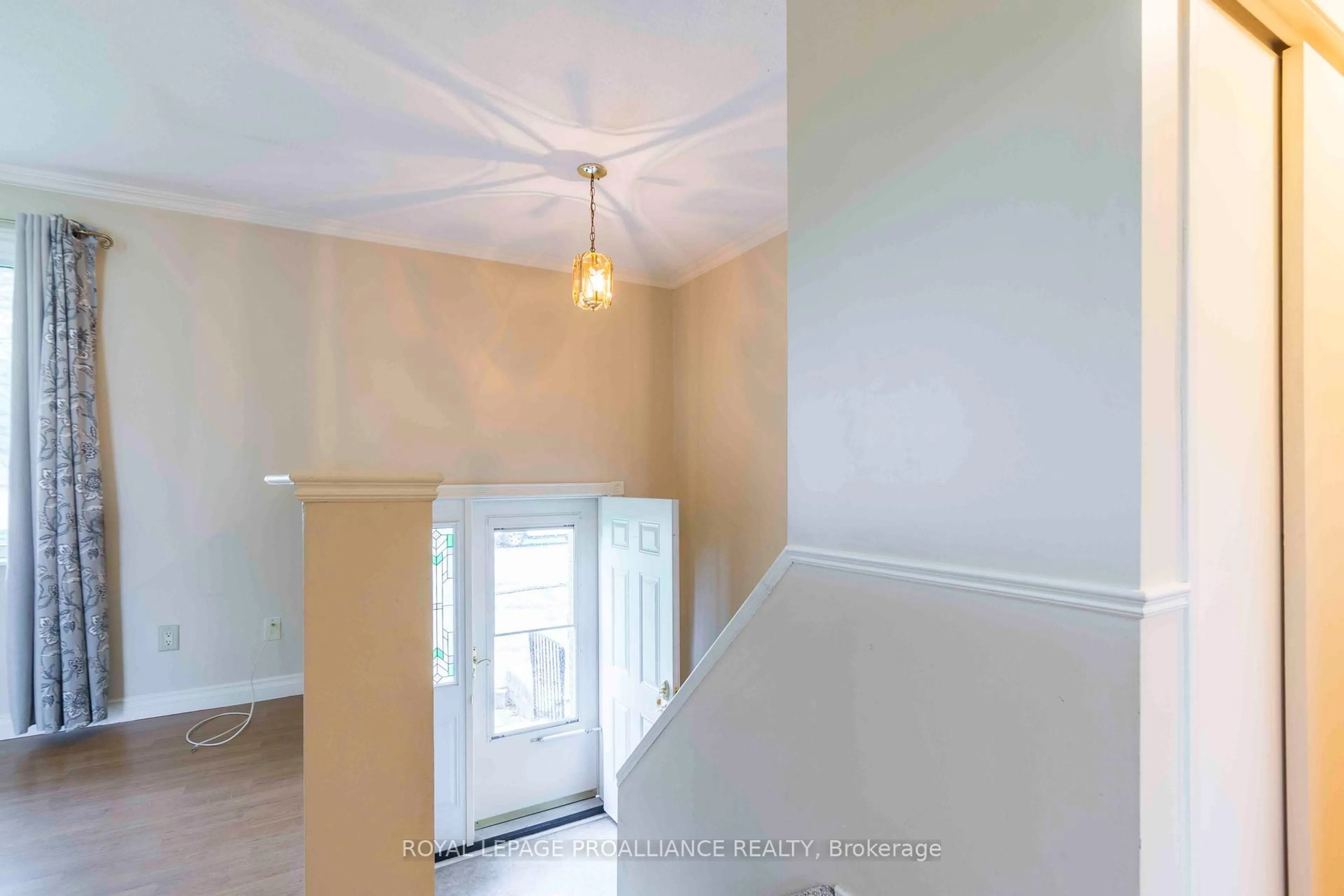 Indoor entryway for 12 Highside Rd, Quinte West Ontario K8V 5P5