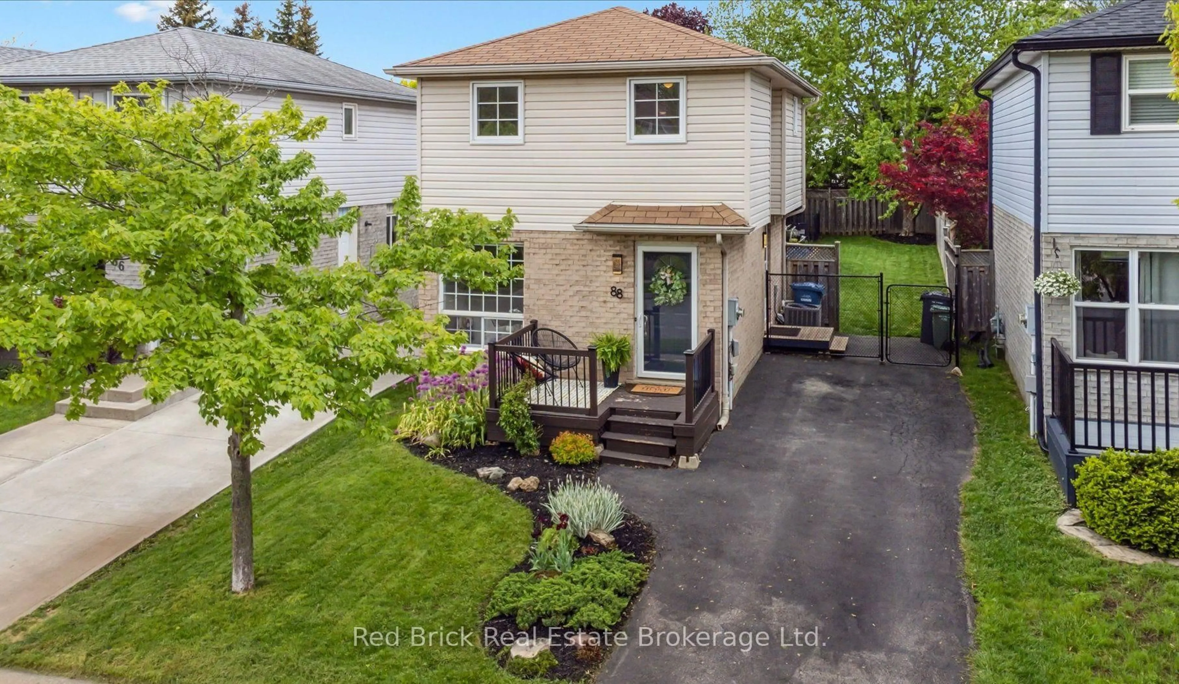 A pic from outside/outdoor area/front of a property/back of a property/a pic from drone, street for 88 Watt St, Guelph Ontario N1E 6W6
