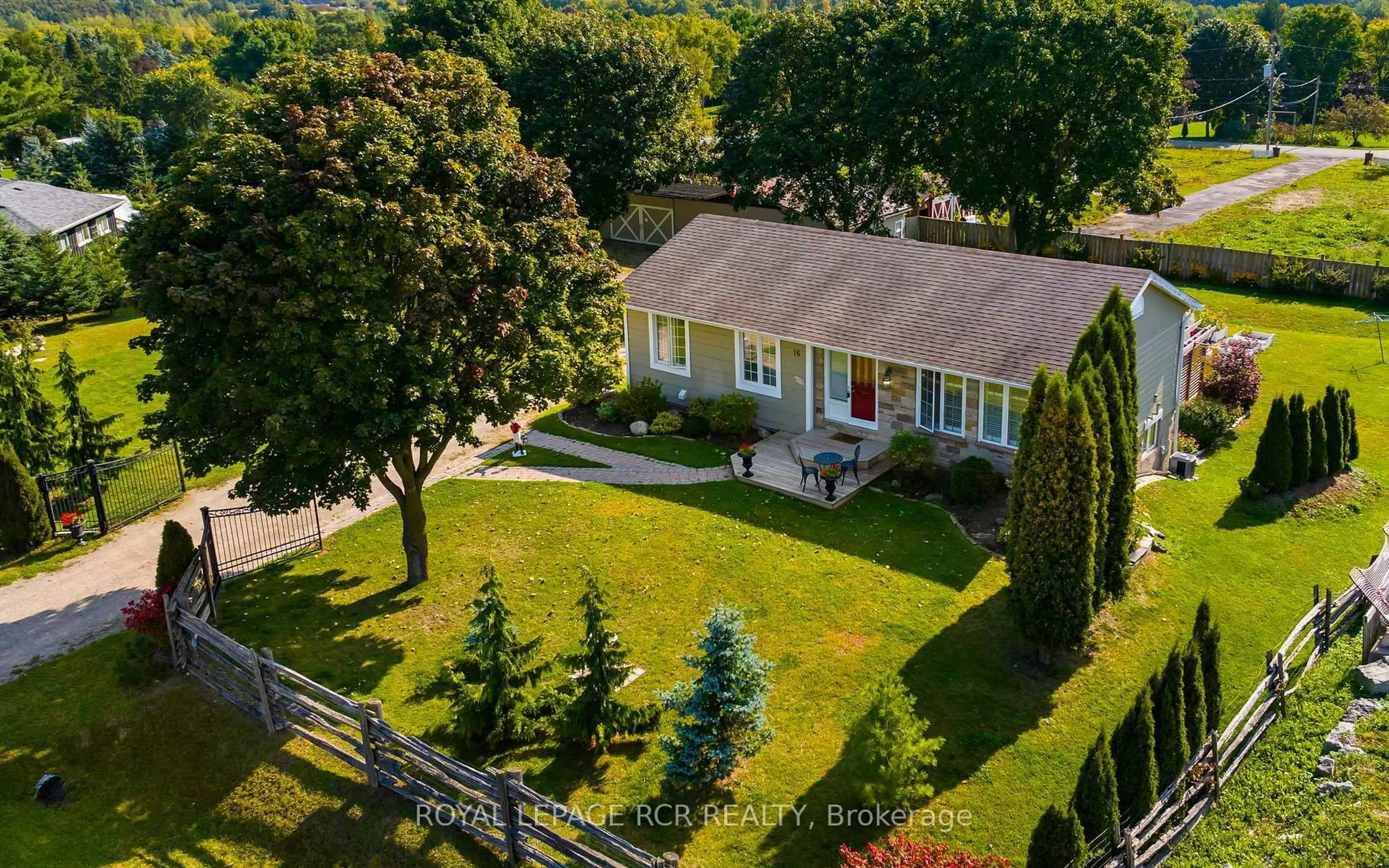 A pic from outside/outdoor area/front of a property/back of a property/a pic from drone, street for 16 Barbour Dr, Erin Ontario N0B 1Z0