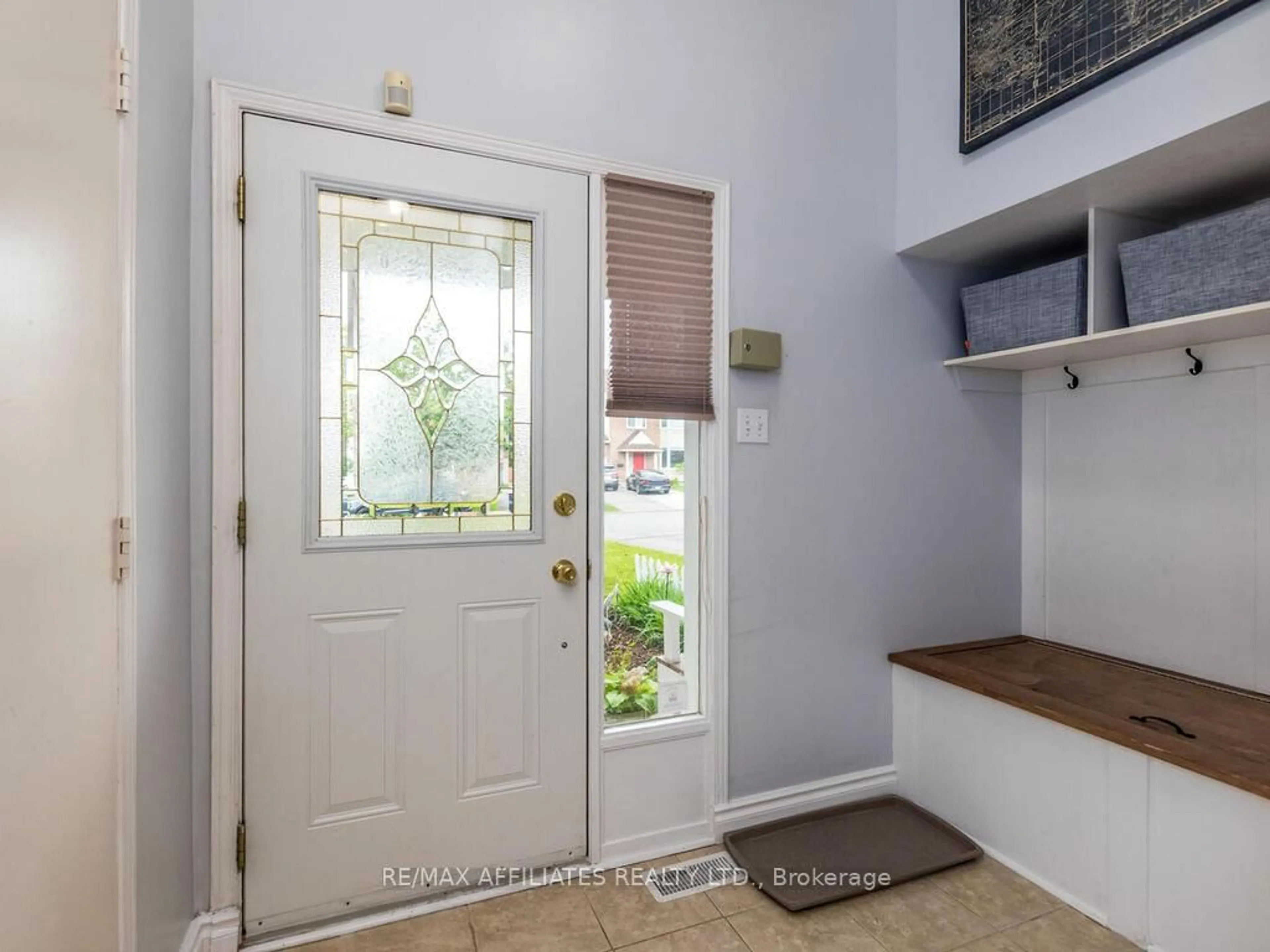 Indoor entryway for 6 Eagleview St, Ottawa Ontario K2M 2R2