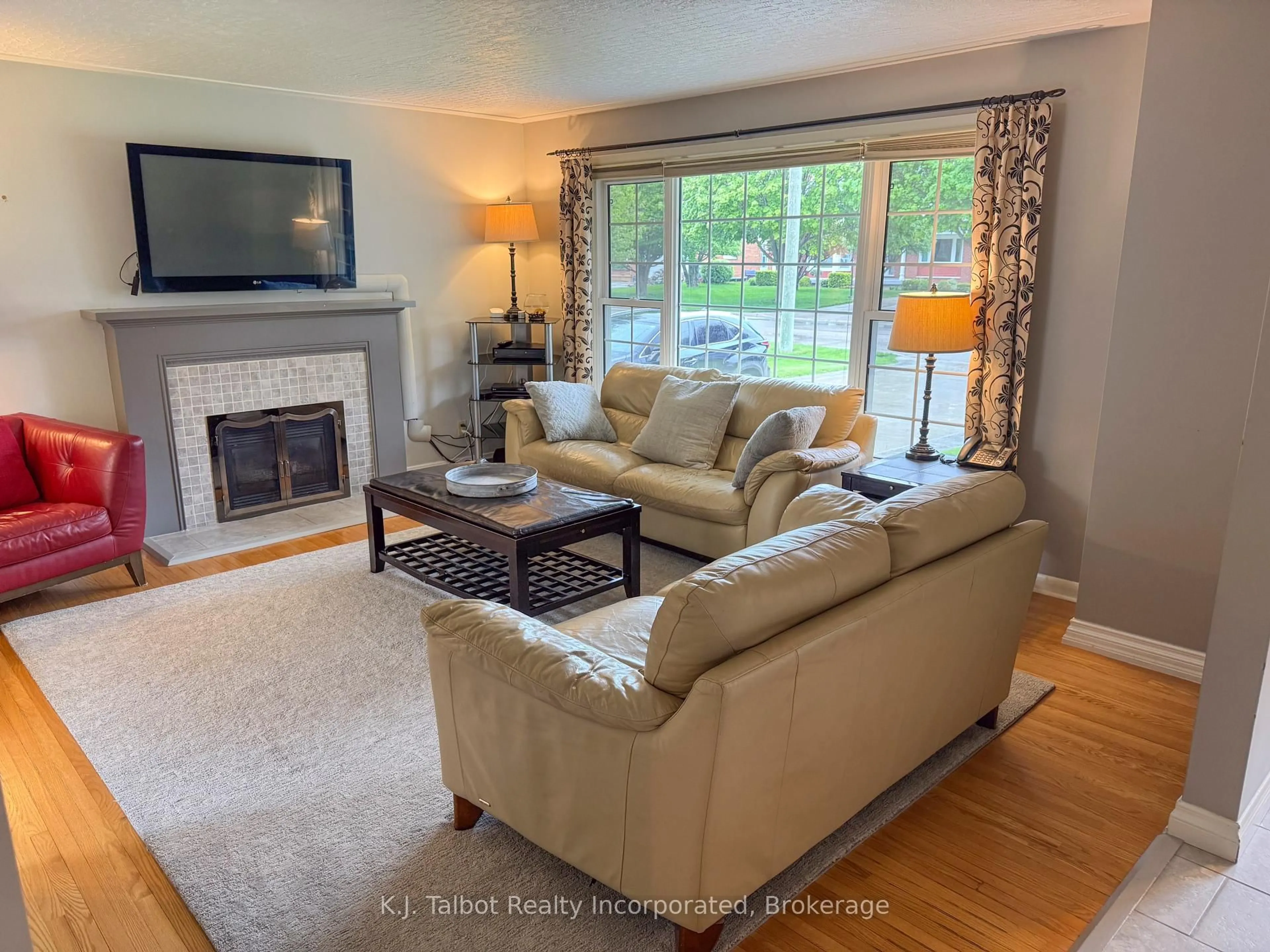 Living room with furniture, unknown for 250 Catherine St, Goderich Ontario N7A 3P8