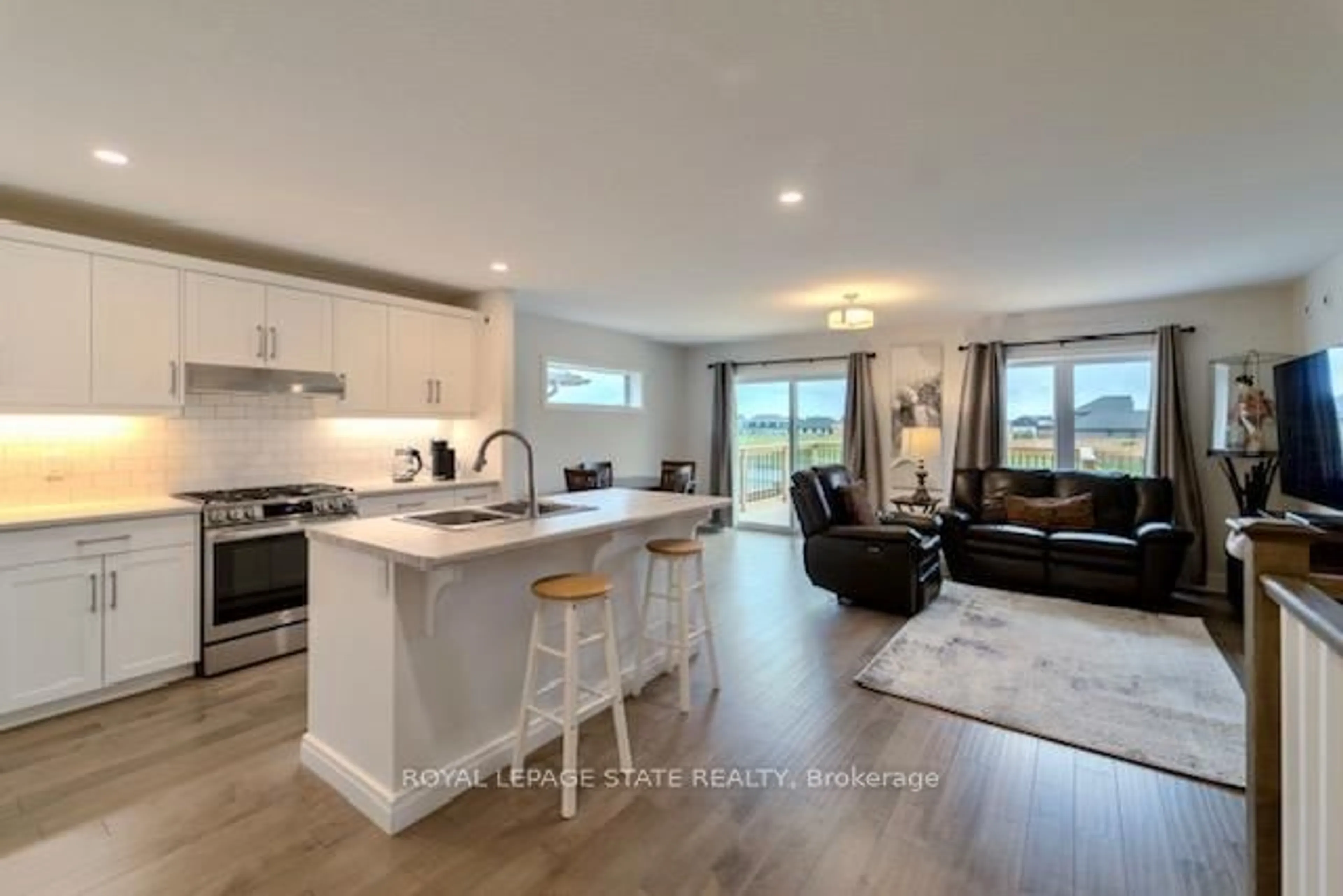 Open concept kitchen, unknown for 8 Harlequin Crt, St. Thomas Ontario N5R 0L5