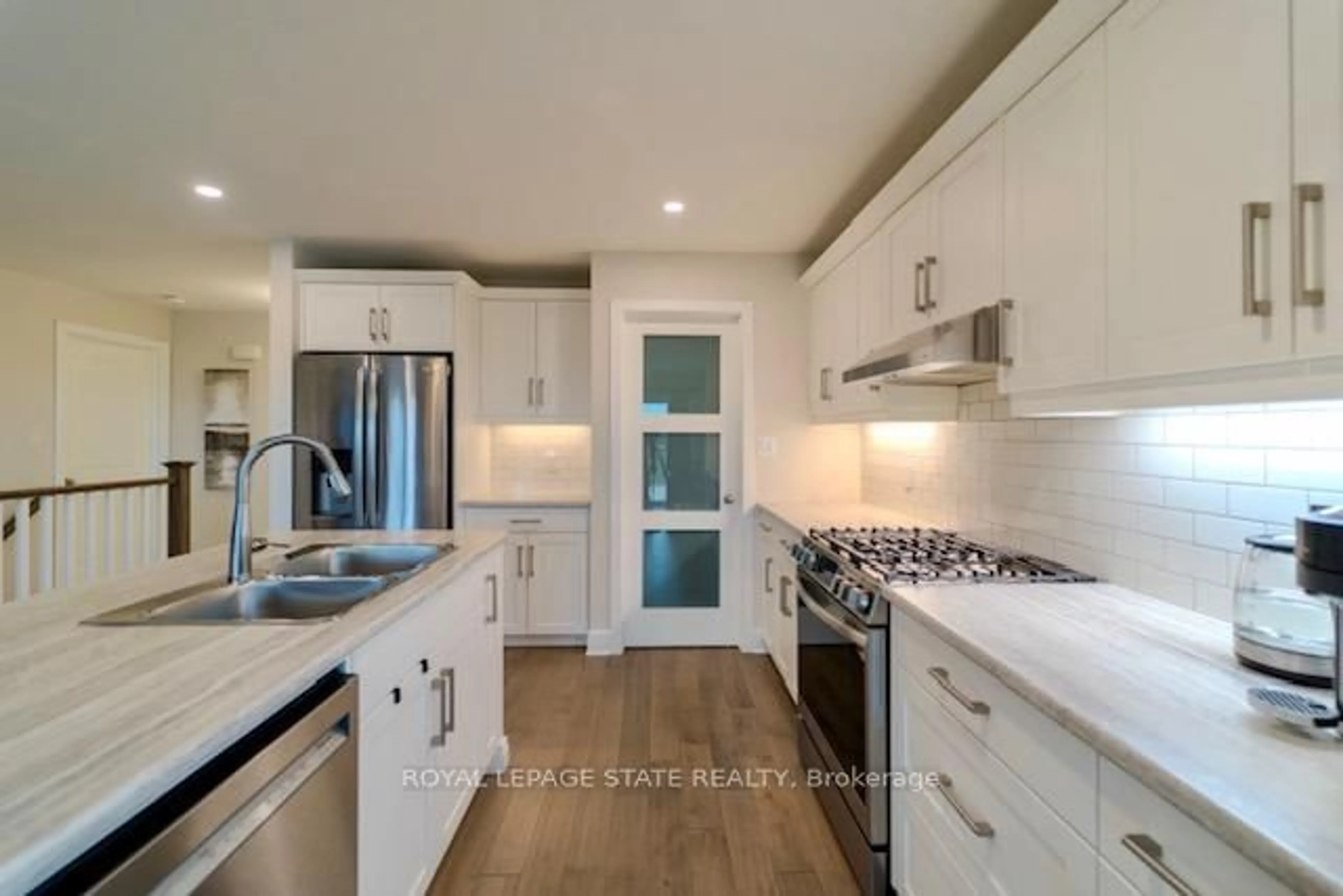 Open concept kitchen, ceramic/tile floor for 8 Harlequin Crt, St. Thomas Ontario N5R 0L5