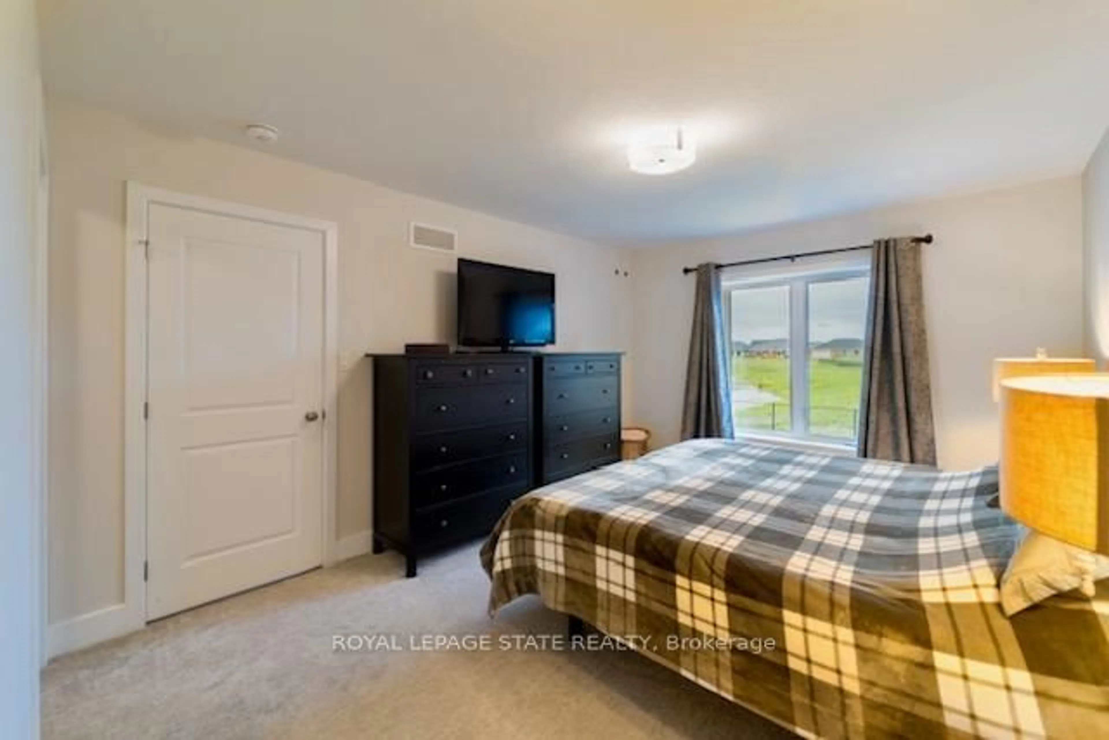 A pic of a room for 8 Harlequin Crt, St. Thomas Ontario N5R 0L5