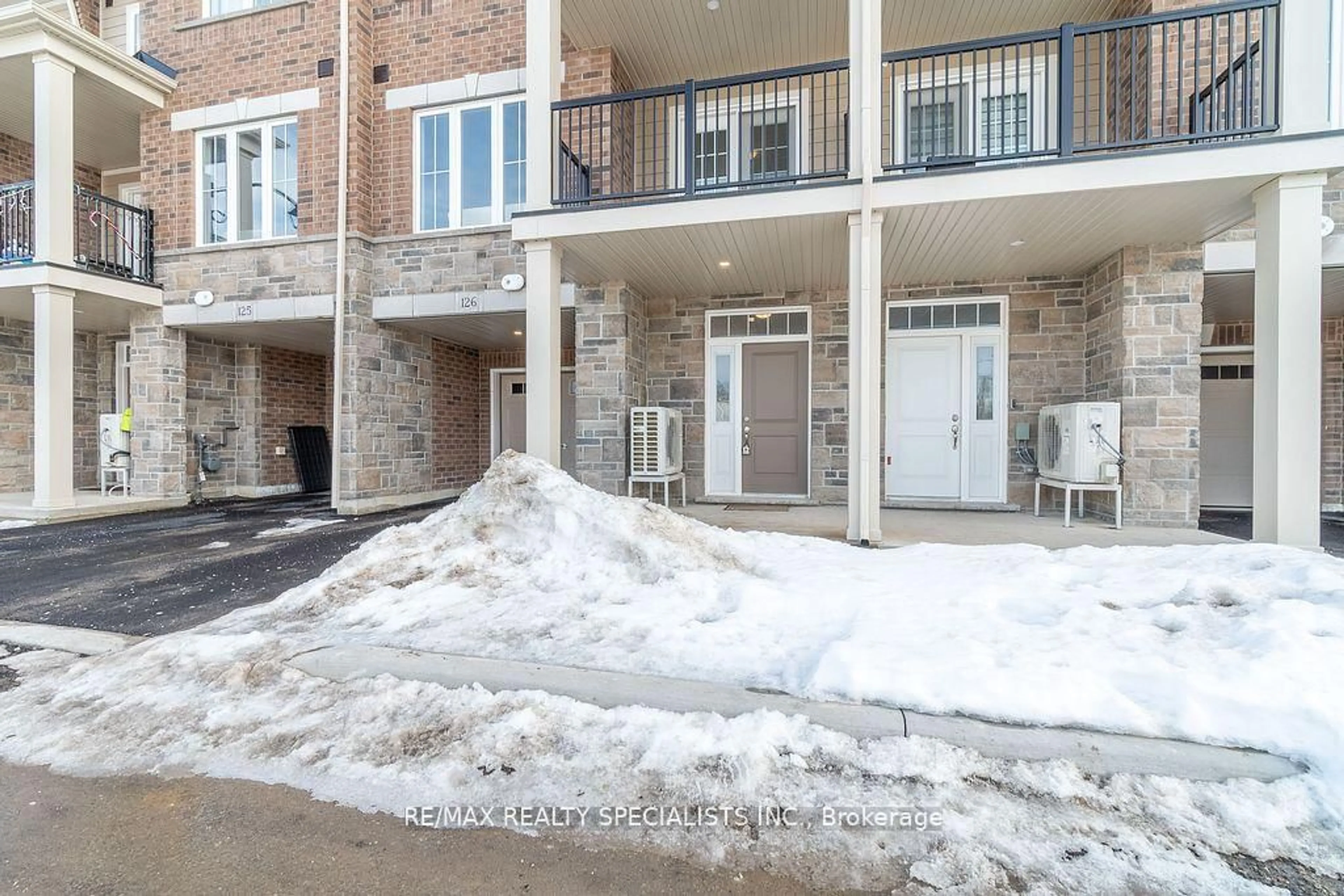 Patio, unknown for 677 Park Rd #126, Brantford Ontario N3R 0A2
