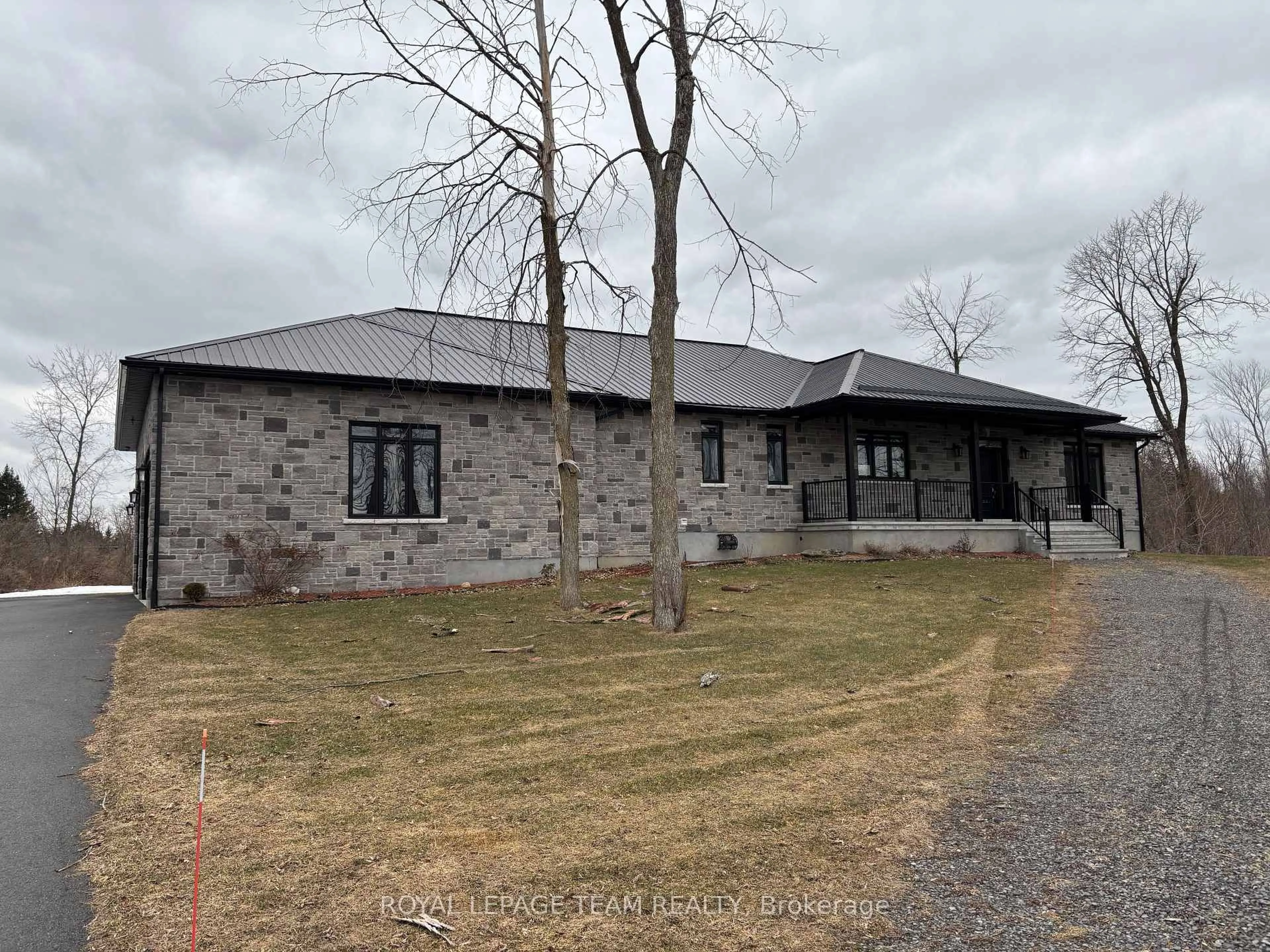 A pic from outside/outdoor area/front of a property/back of a property/a pic from drone, building for 2500 Kearns Way, Greely Ontario K4P 1R9