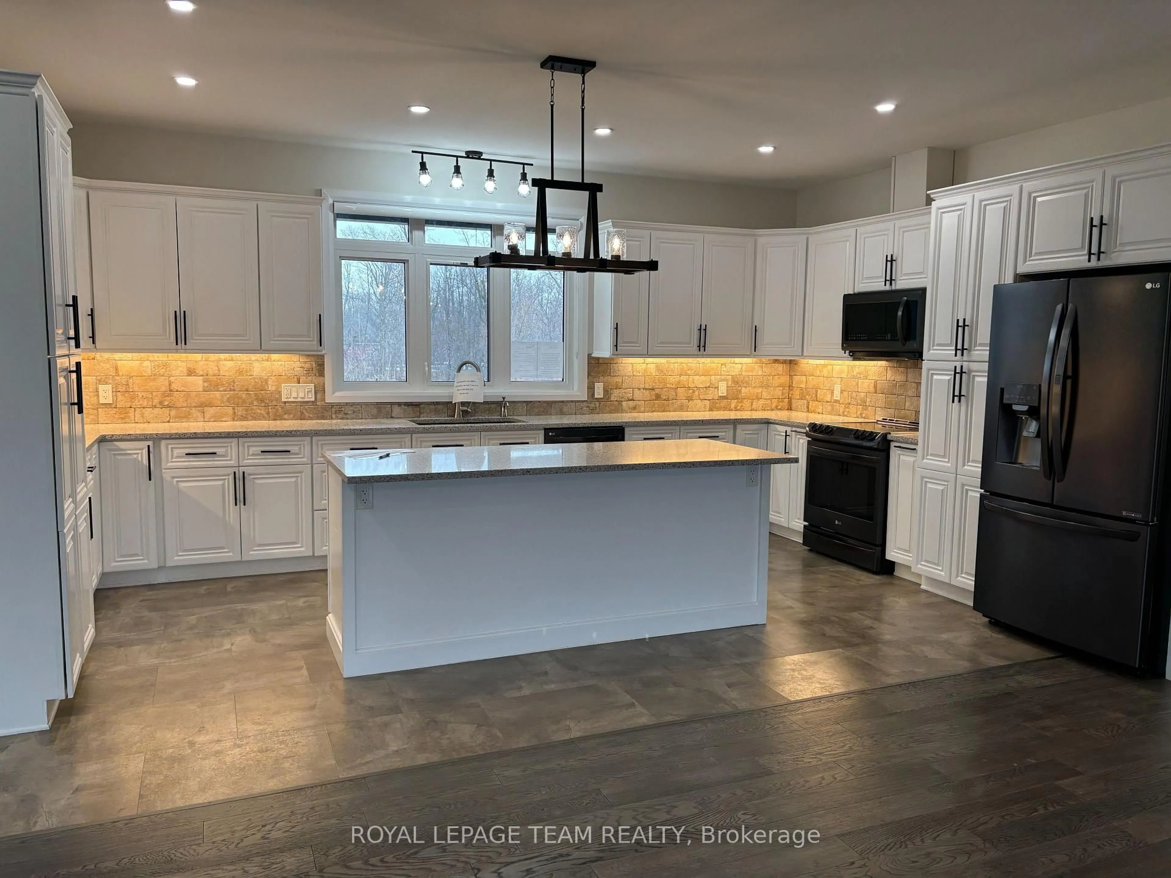Open concept kitchen, ceramic/tile floor for 2500 Kearns Way, Greely Ontario K4P 1R9