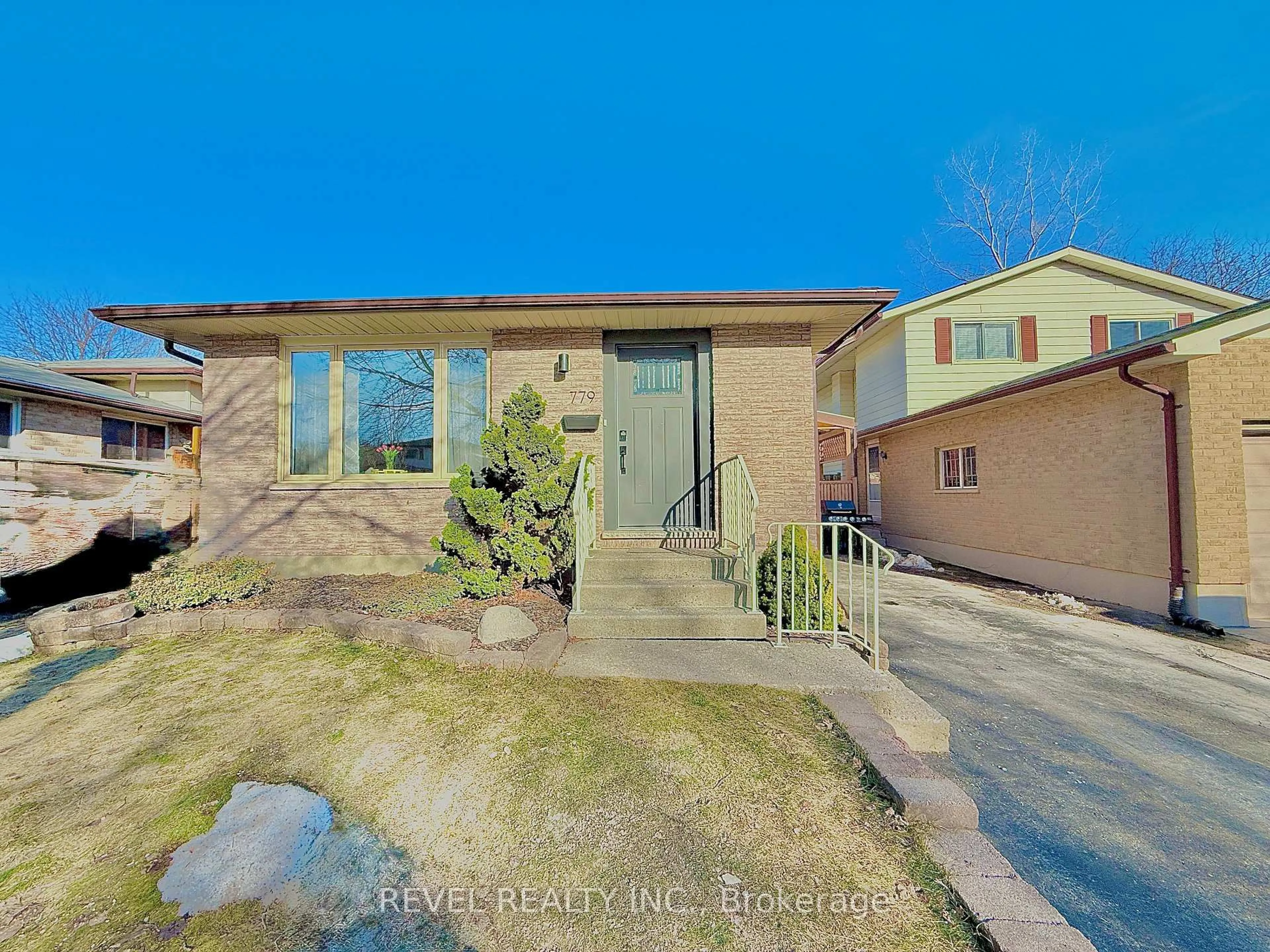 Unknown for 779 Monsarrat Ave, London East Ontario N5Y 4Y3