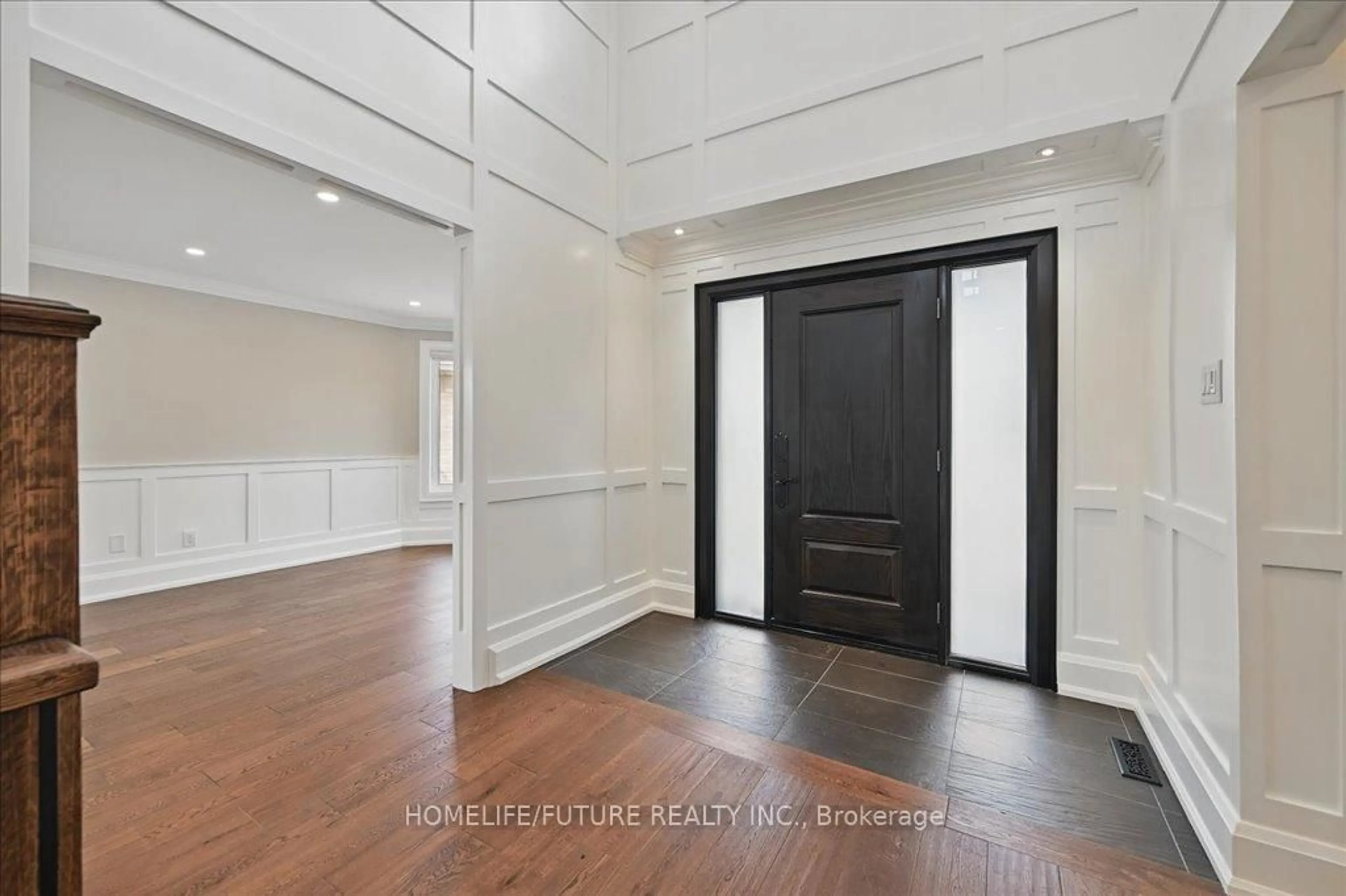Indoor entryway for 7 Grandview Ave, Hamilton Ontario L8E 5A5
