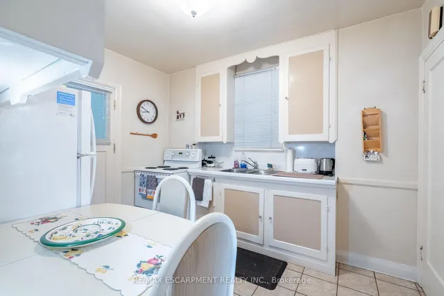 Additional property image - 204 Emerald St