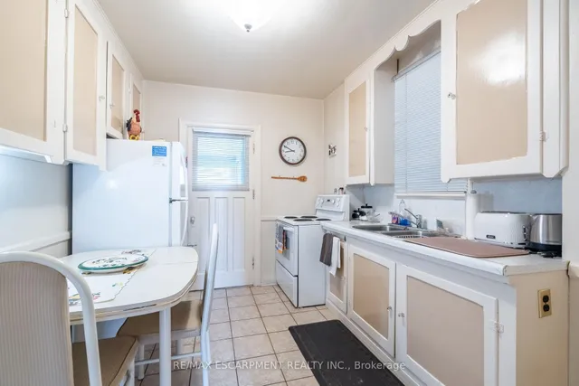 Additional property image - 204 Emerald St