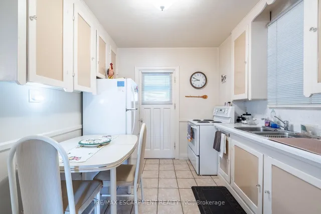 Additional property image - 204 Emerald St