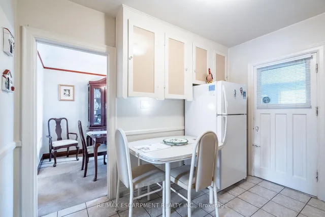 Additional property image - 204 Emerald St