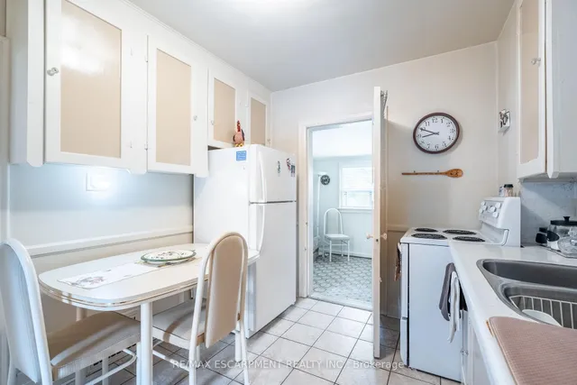 Additional property image - 204 Emerald St