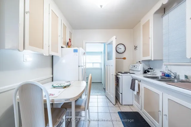 Additional property image - 204 Emerald St