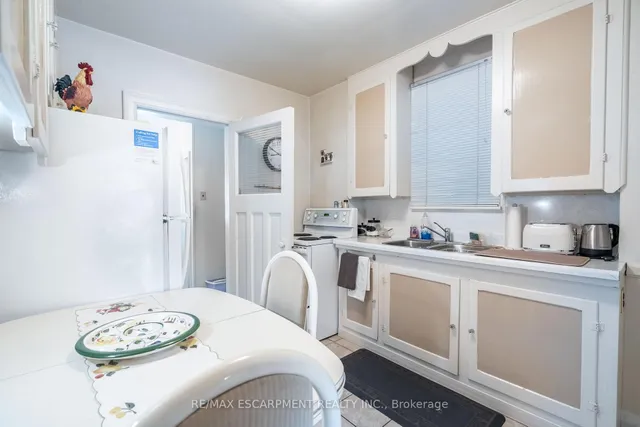 Additional property image - 204 Emerald St