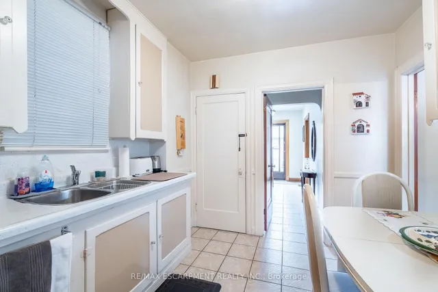 Additional property image - 204 Emerald St
