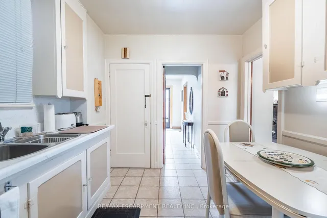 Additional property image - 204 Emerald St