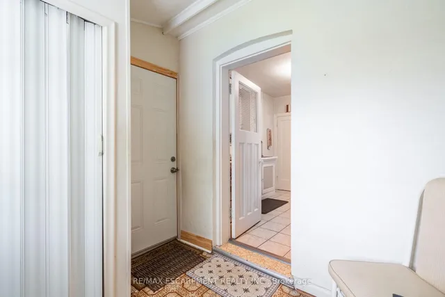 Additional property image - 204 Emerald St