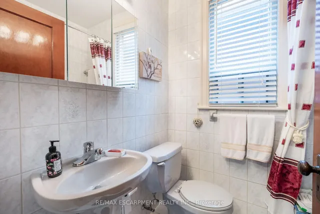 Additional property image - 204 Emerald St