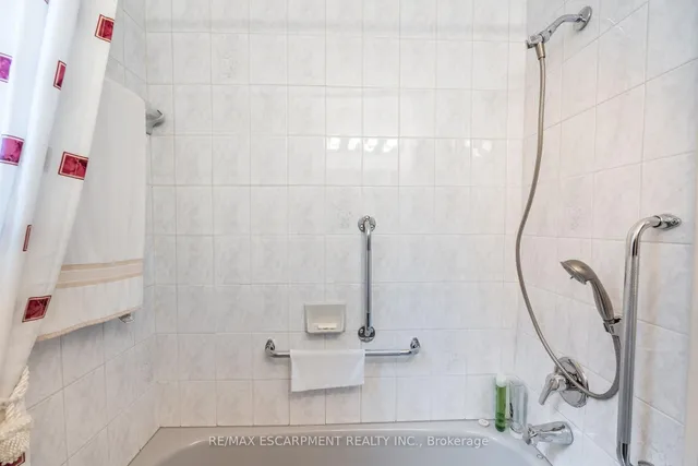 Additional property image - 204 Emerald St