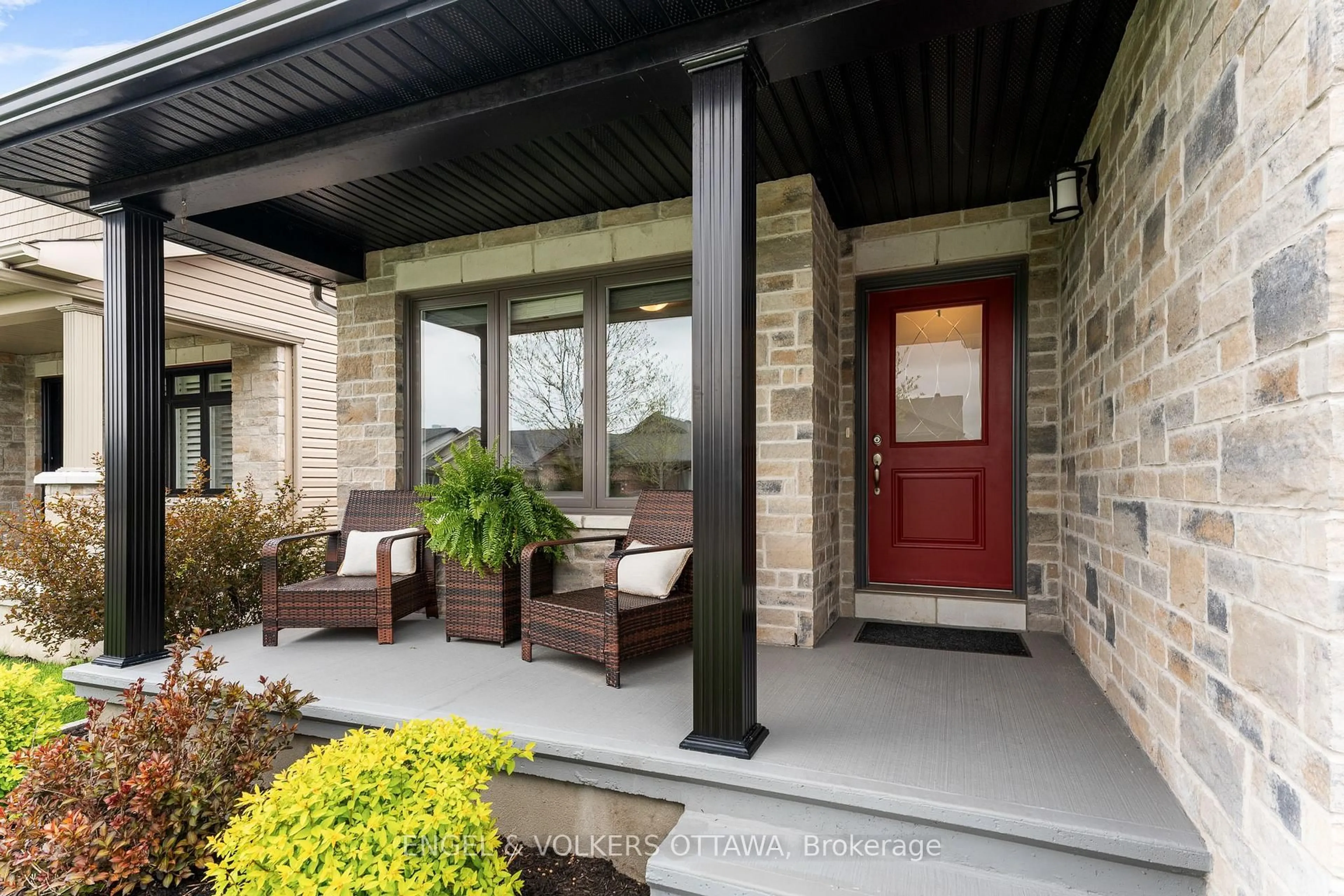 Indoor entryway for 207 McKenny St, Almonte Ontario K0A 1A0