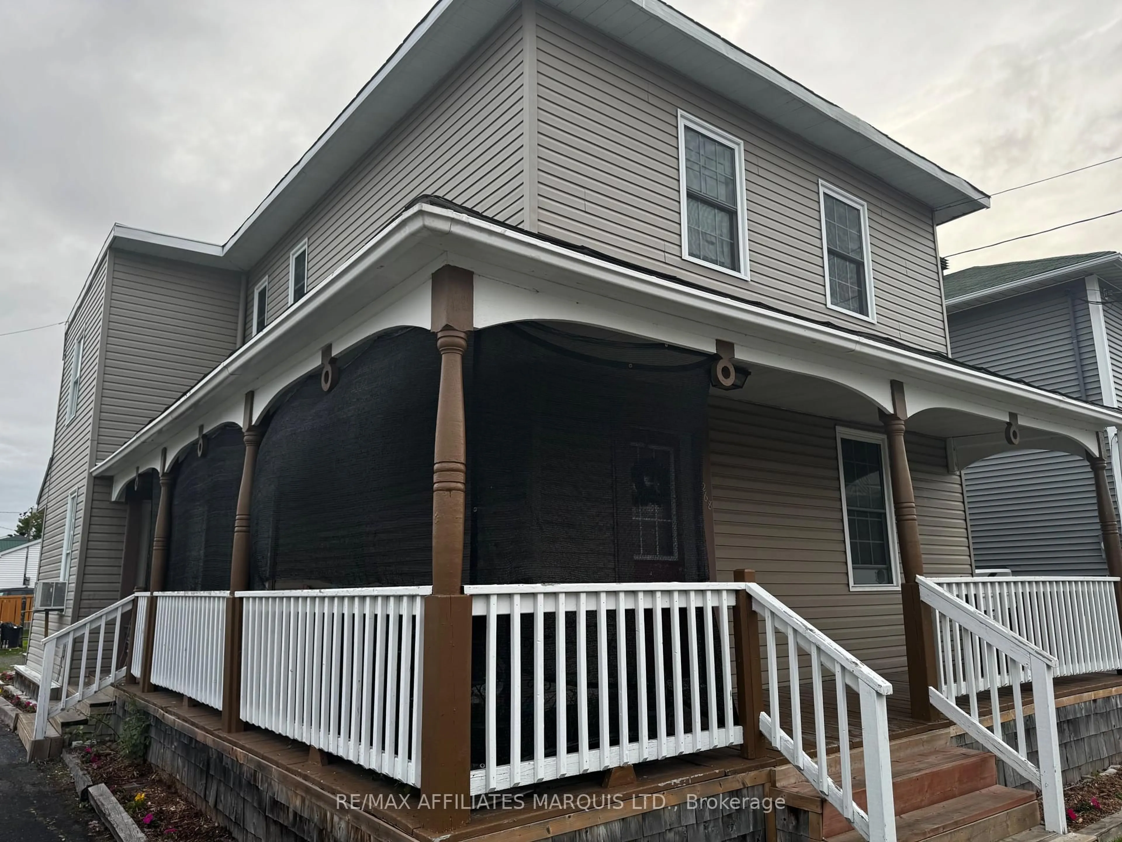 Home with vinyl exterior material, building for 270 Alexandria Main St, North Glengarry Ontario K0C 1A0