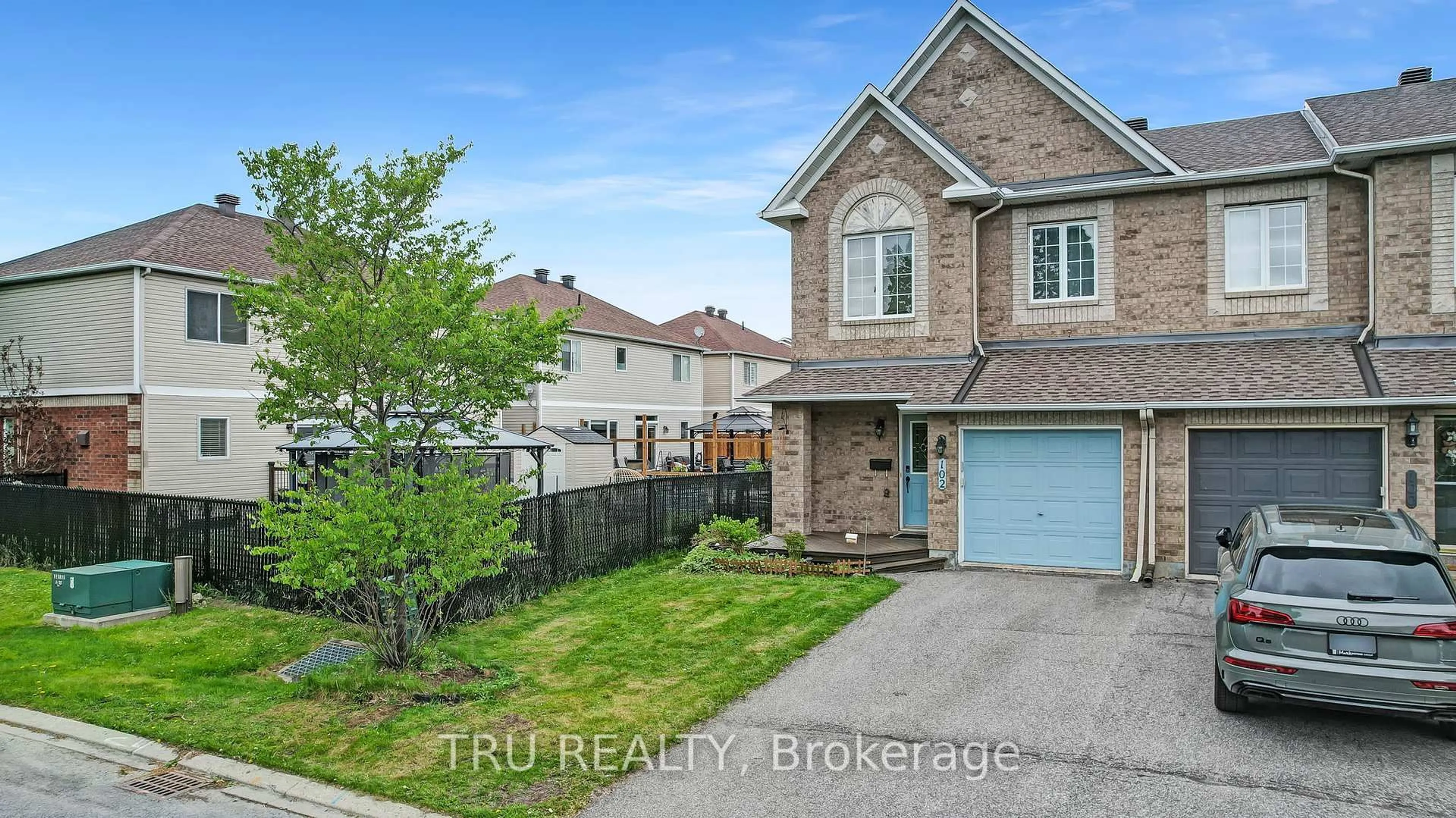 A pic from outside/outdoor area/front of a property/back of a property/a pic from drone, street for 102 Southpointe Ave, Ottawa Ontario K2J 4T5