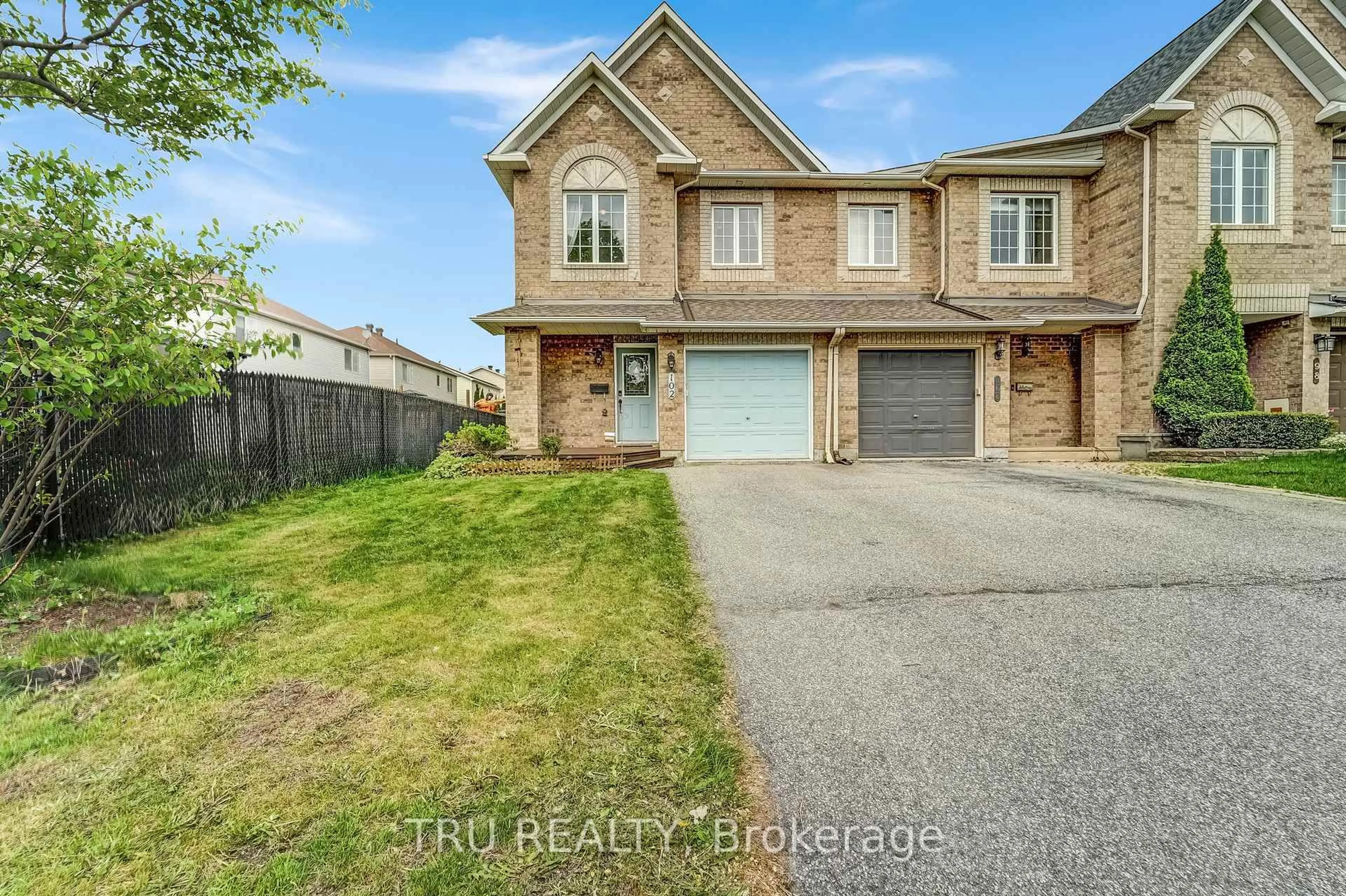 A pic from outside/outdoor area/front of a property/back of a property/a pic from drone, street for 102 Southpointe Ave, Ottawa Ontario K2J 4T5