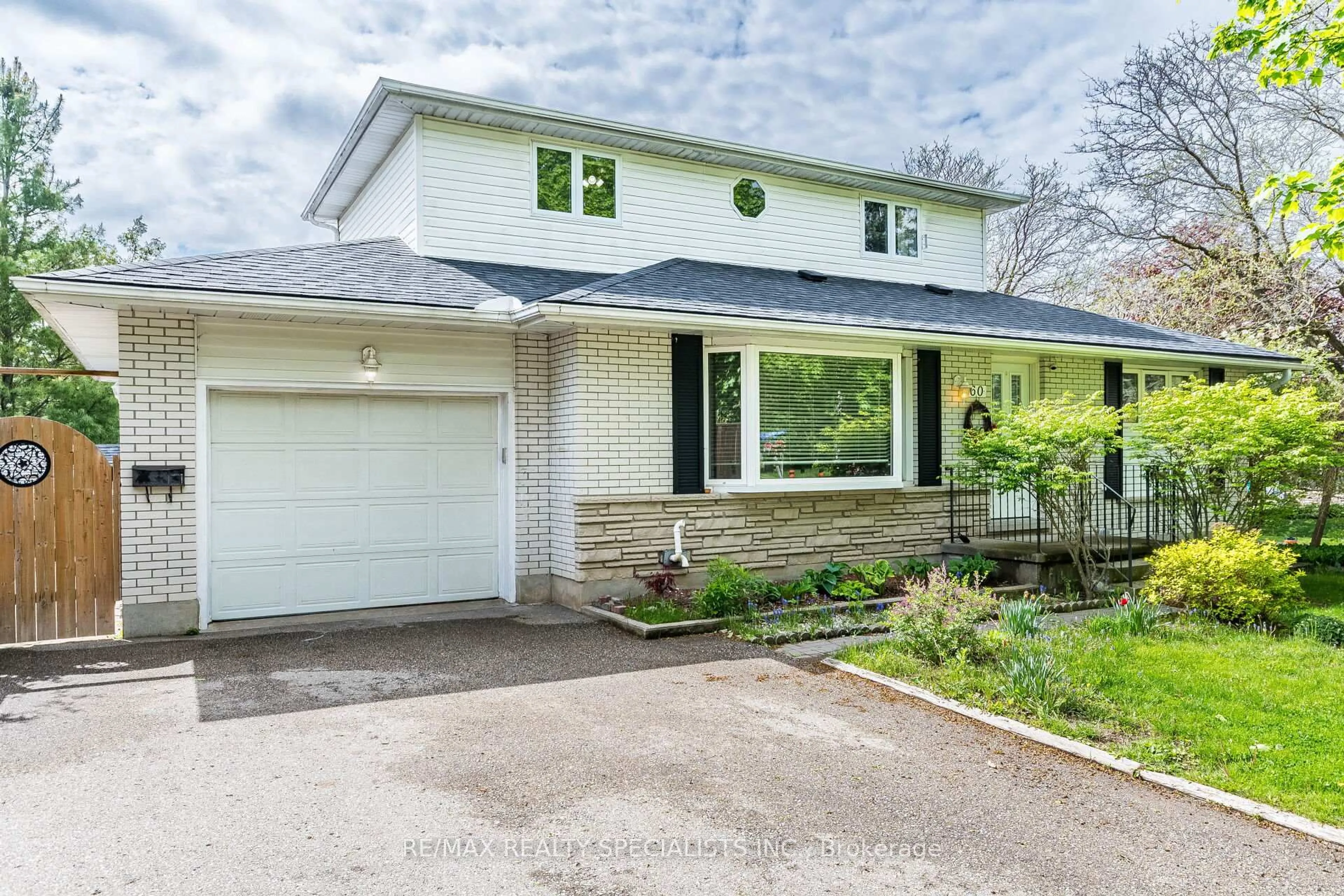 Home with vinyl exterior material, street for 60 Kenwood Cres, Guelph Ontario N1H 6E5