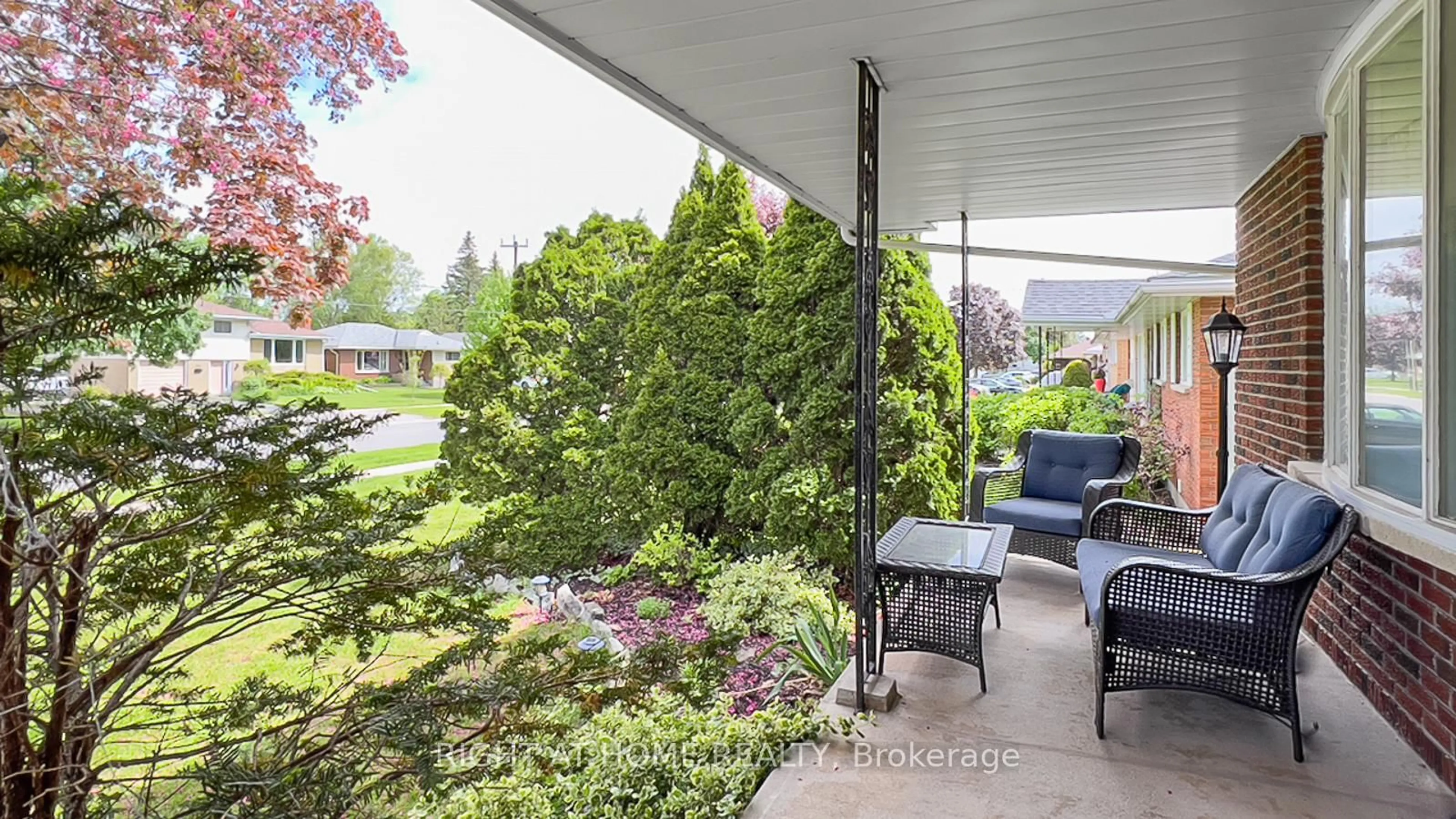 Patio, street for 531 Victoria Ave, Belleville Ontario K8N 2G6