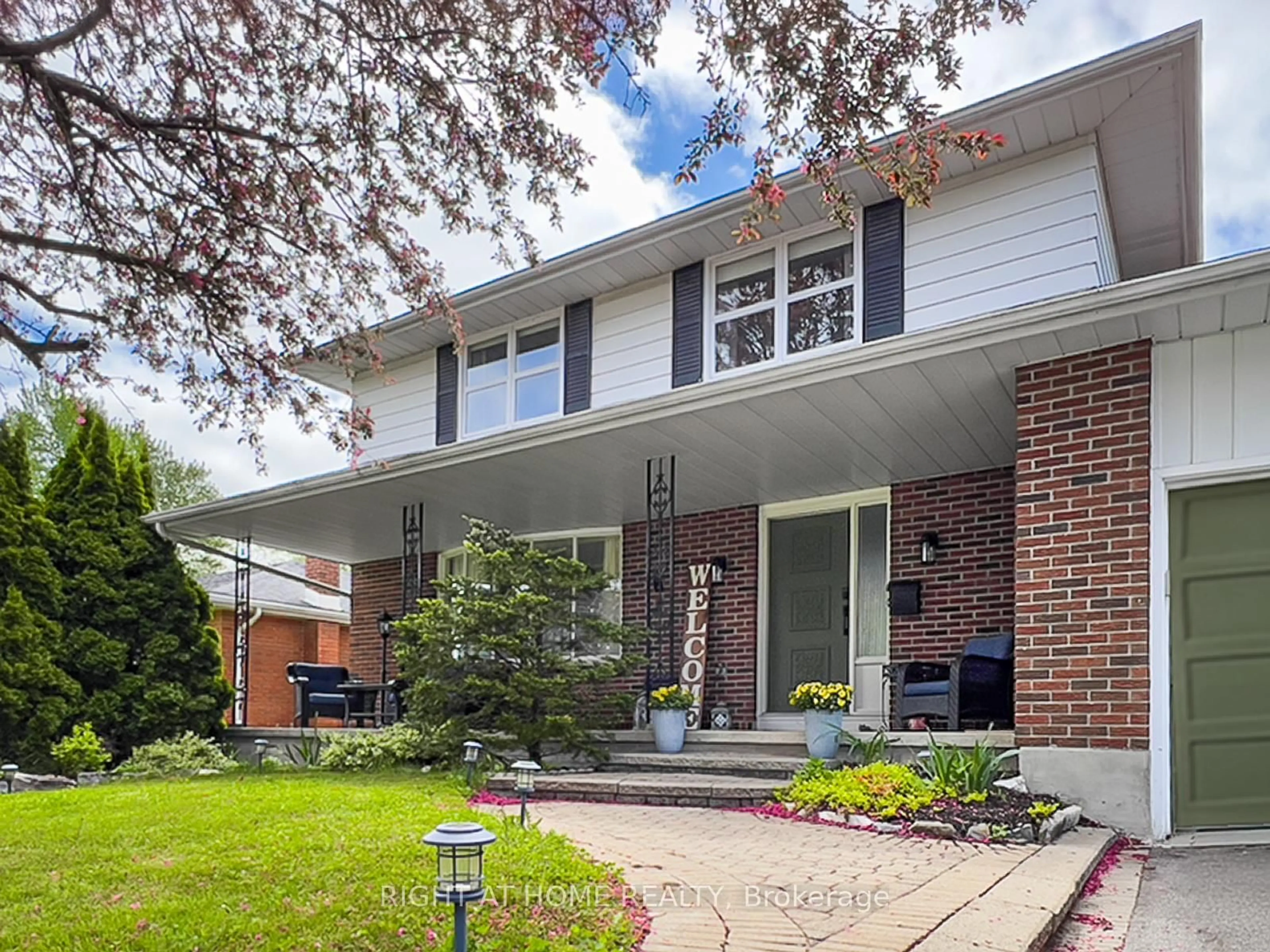 Home with brick exterior material, street for 531 Victoria Ave, Belleville Ontario K8N 2G6