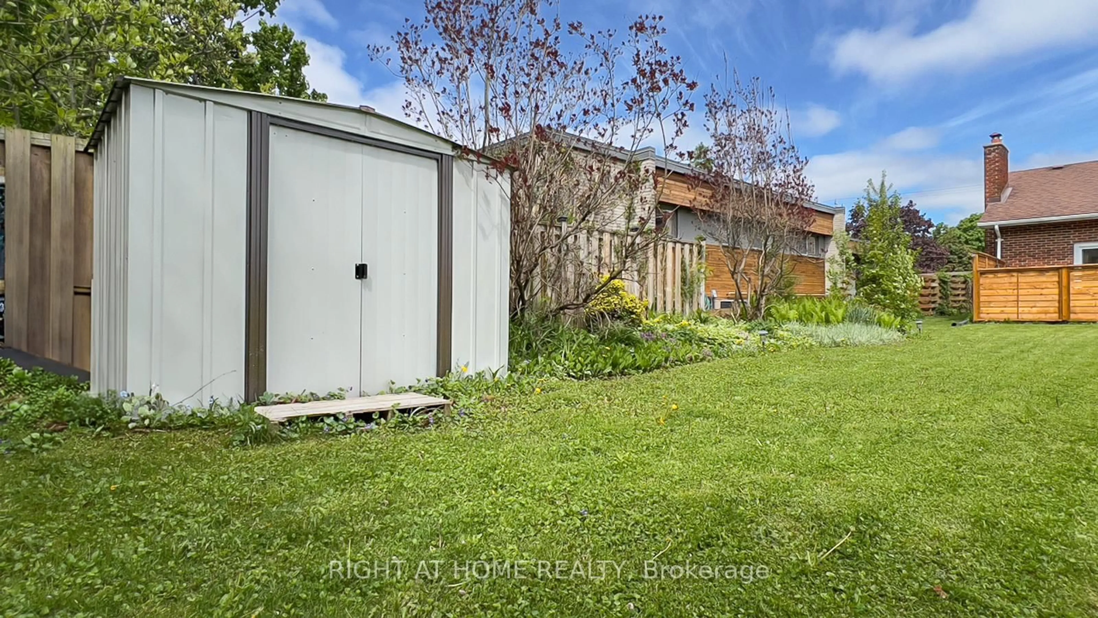 Shed for 531 Victoria Ave, Belleville Ontario K8N 2G6
