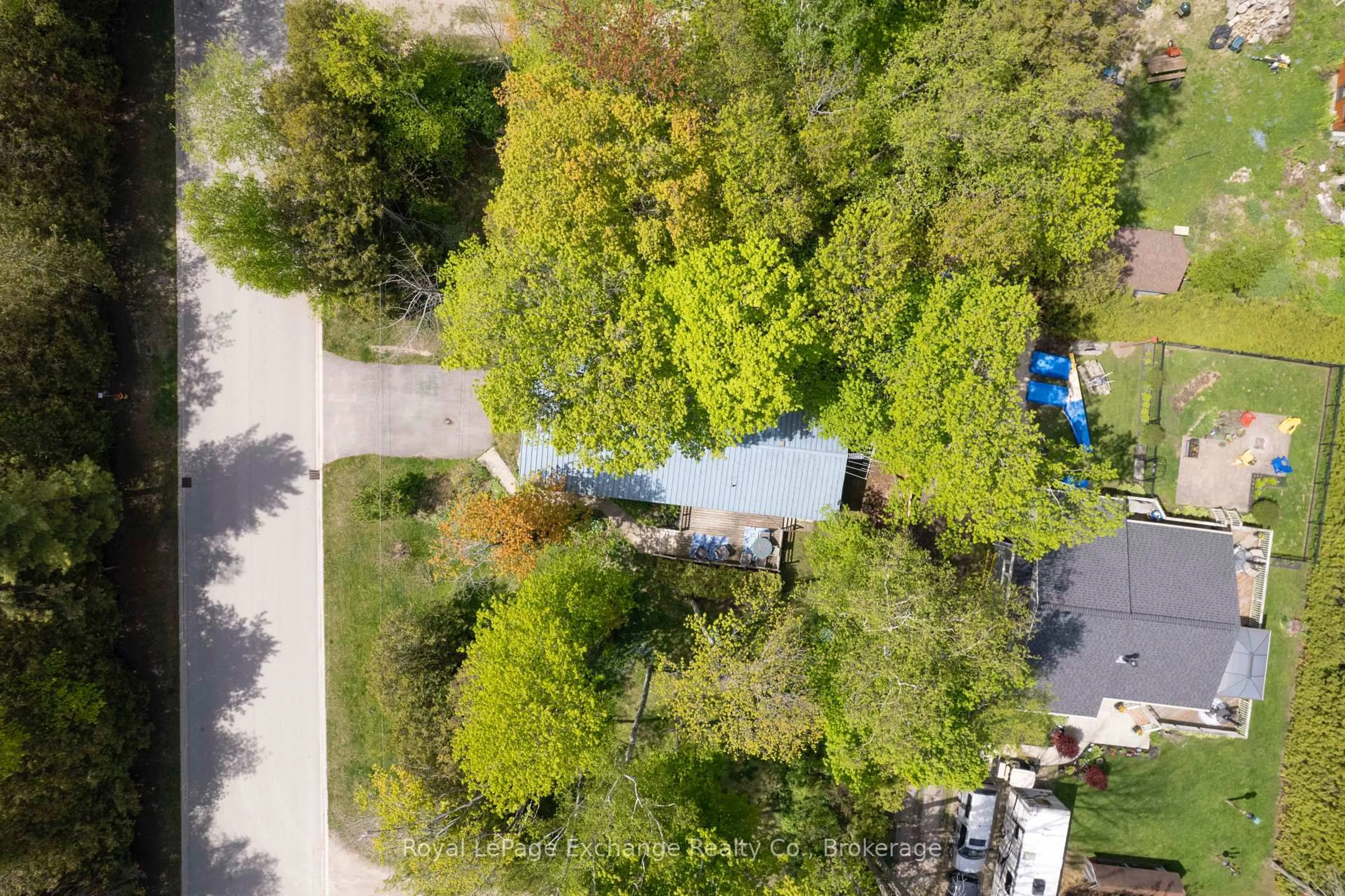 A pic from outside/outdoor area/front of a property/back of a property/a pic from drone, unknown for 112 HURON Rd, Huron-Kinloss Ontario N0G 2R0