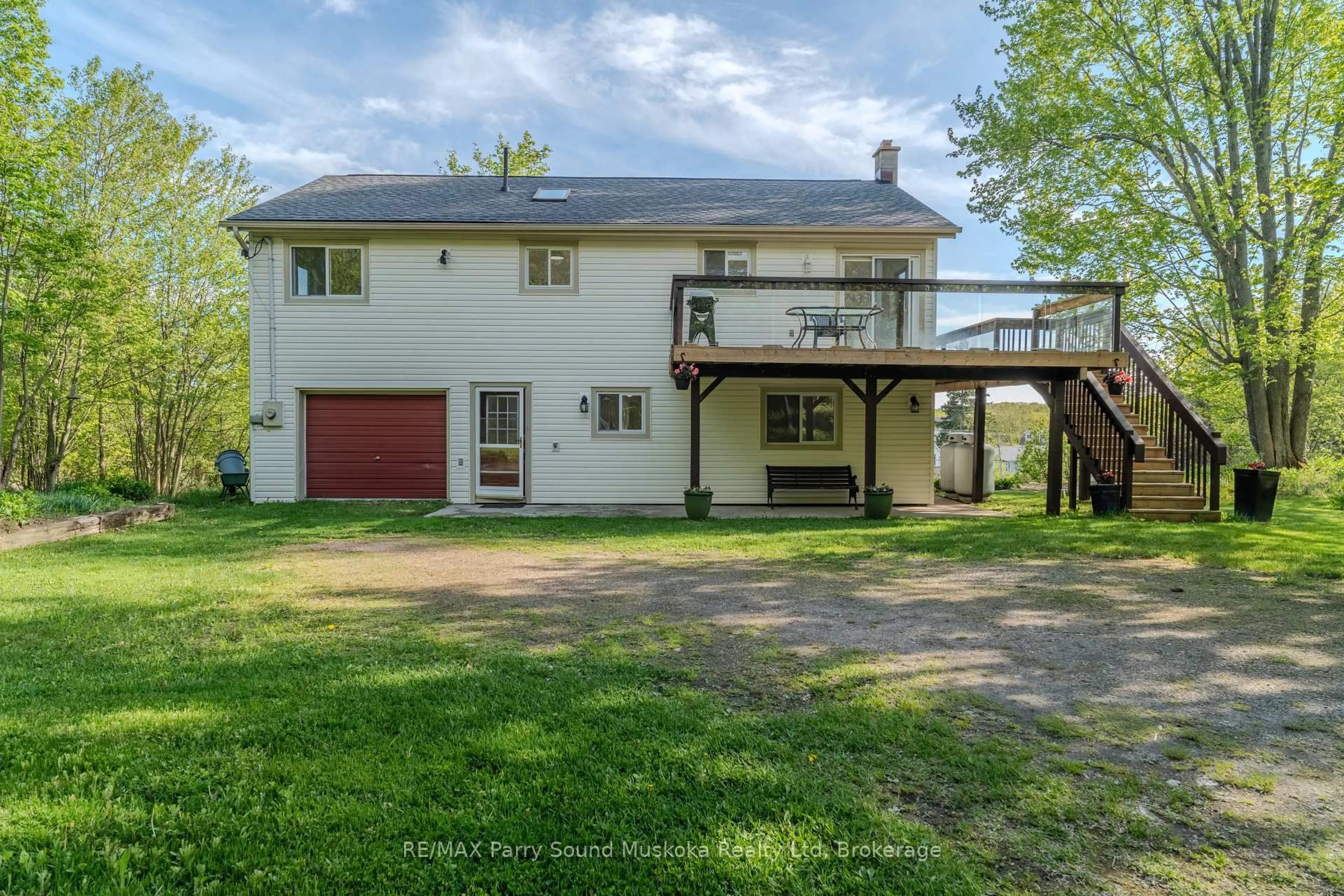 A pic from outside/outdoor area/front of a property/back of a property/a pic from drone, water/lake/river/ocean view for 17 Harriet St, McKellar Ontario P0G 1C0
