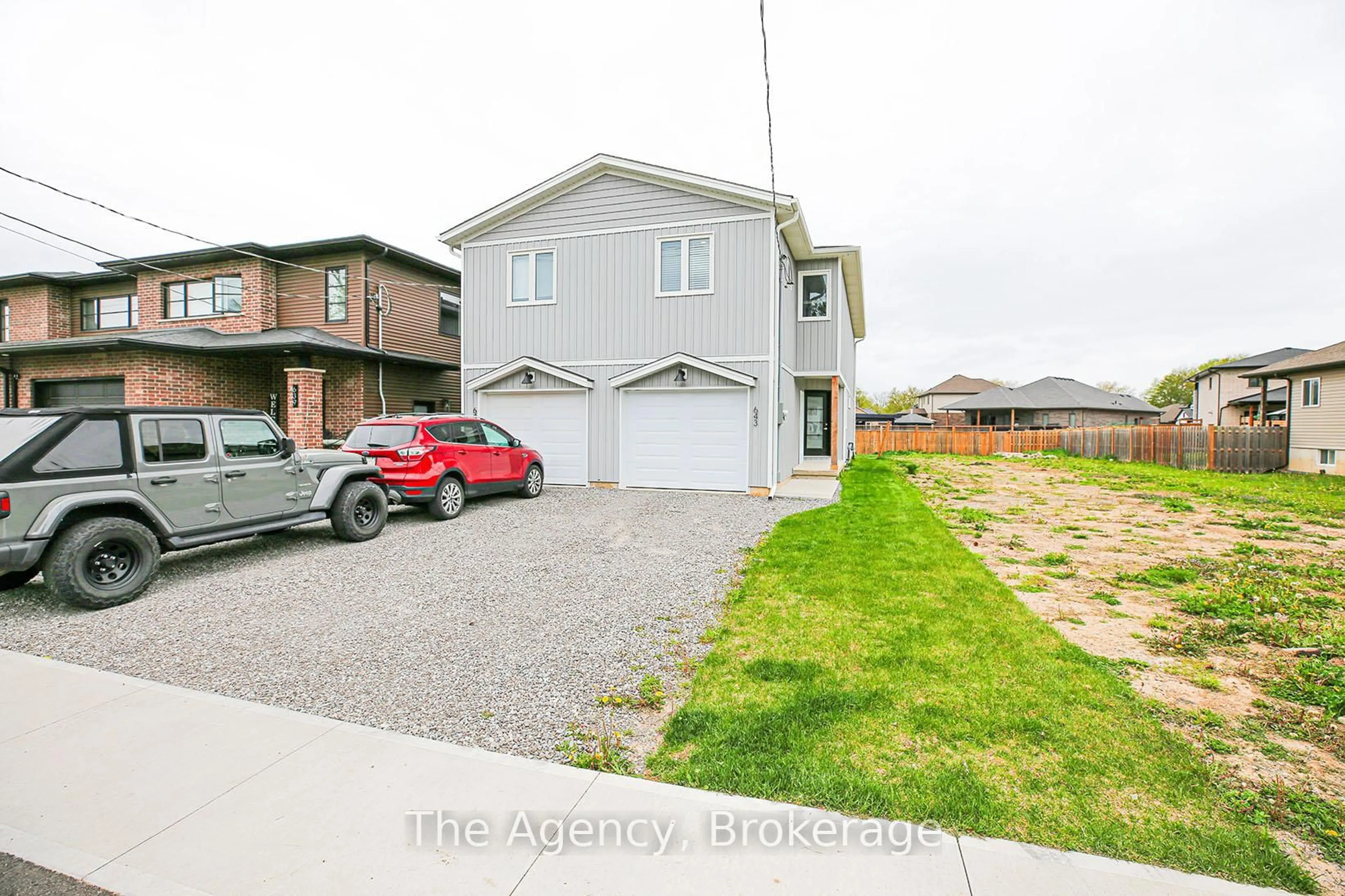 A pic from outside/outdoor area/front of a property/back of a property/a pic from drone, street for 643 Clare Ave, Welland Ontario L3C 7L6