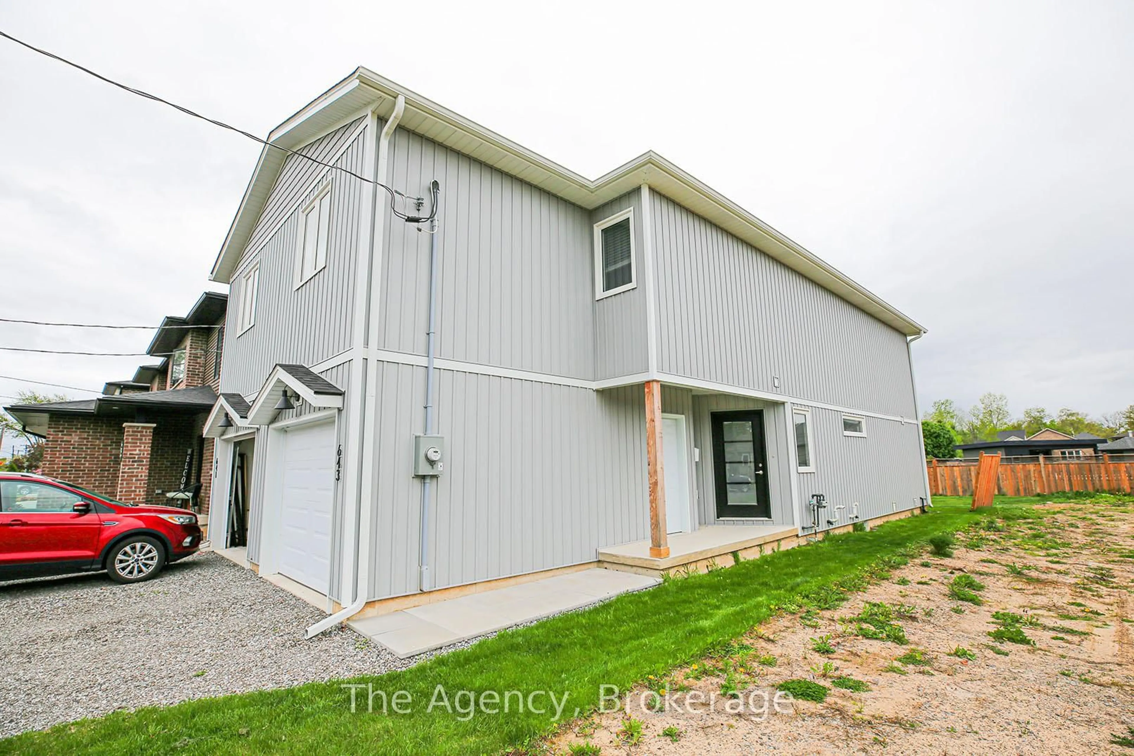 Unknown for 643 Clare Ave, Welland Ontario L3C 7L6